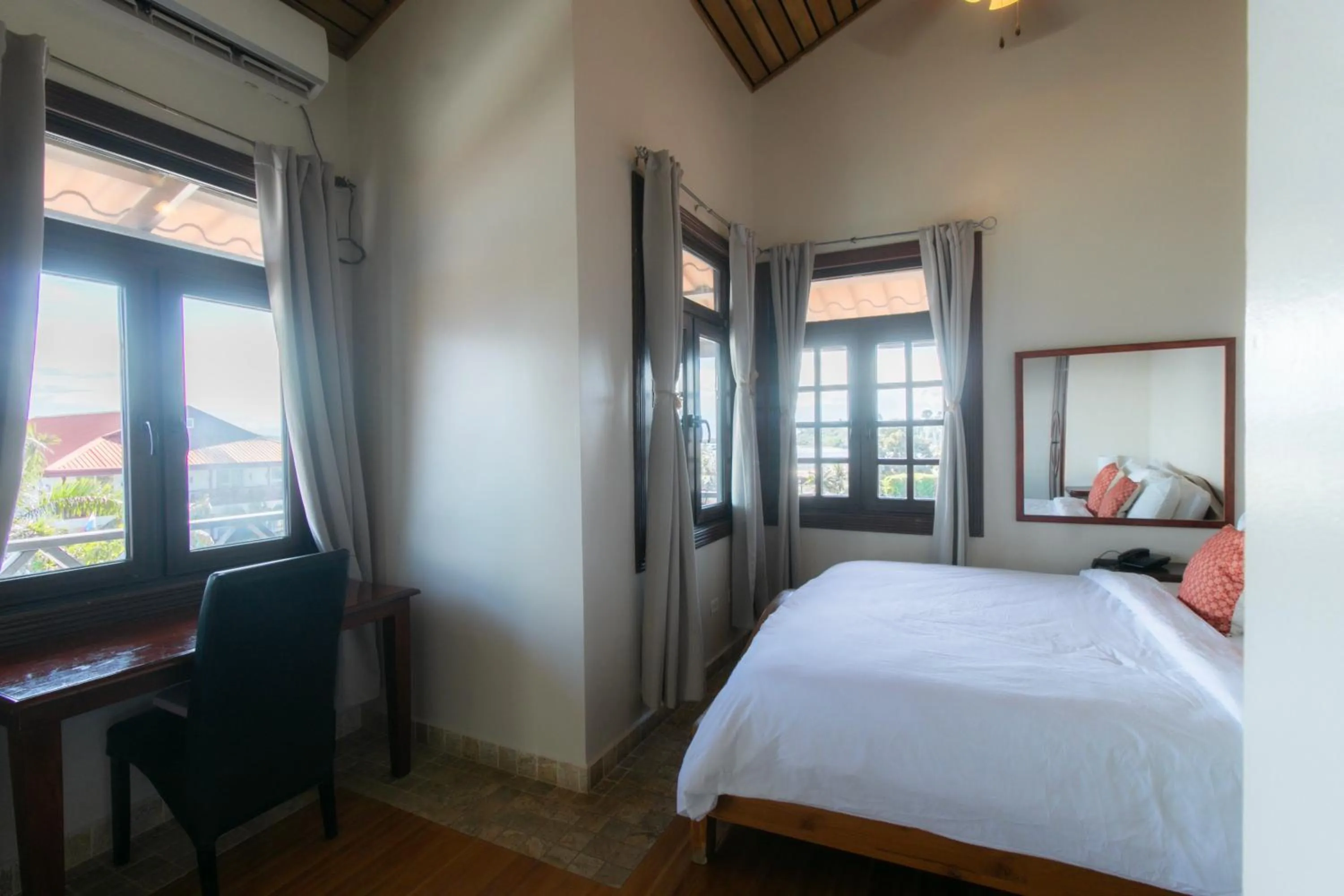 Photo of the whole room, Bed in Hotel Palma Royale