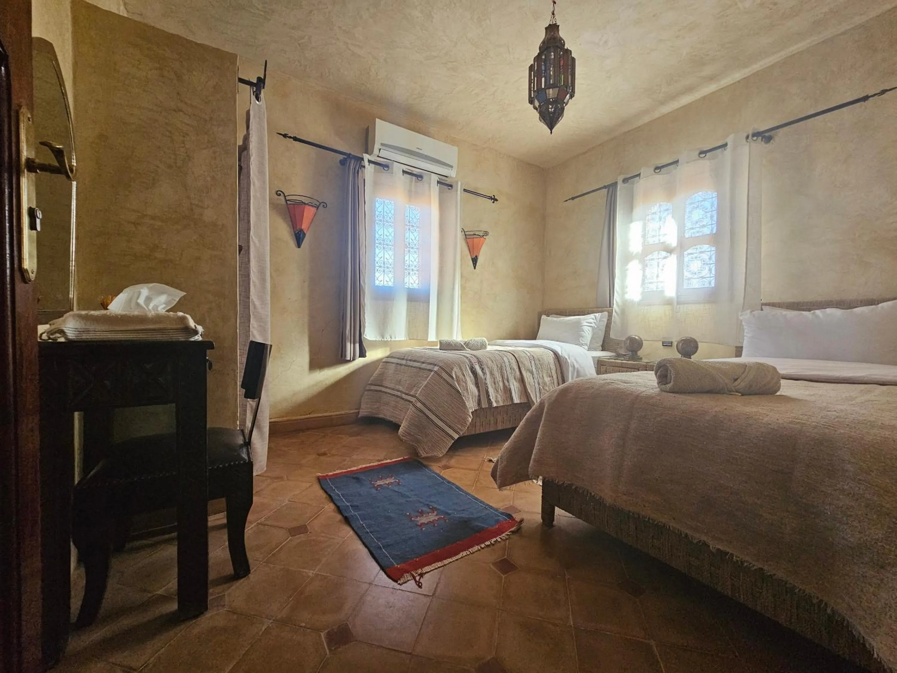 Photo of the whole room, Bed in Kasbah La Cigogne