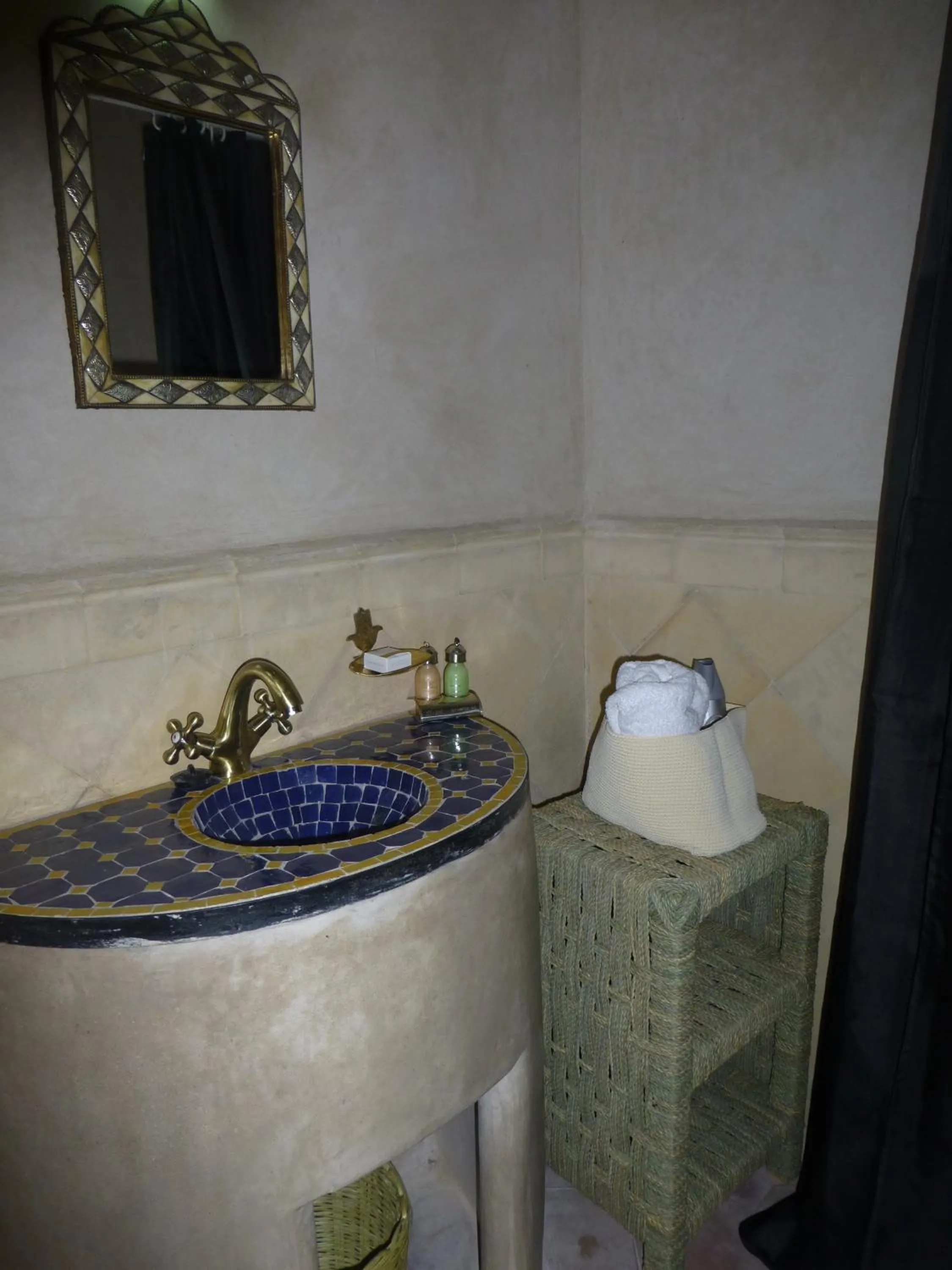 Bathroom in Kasbah La Cigogne