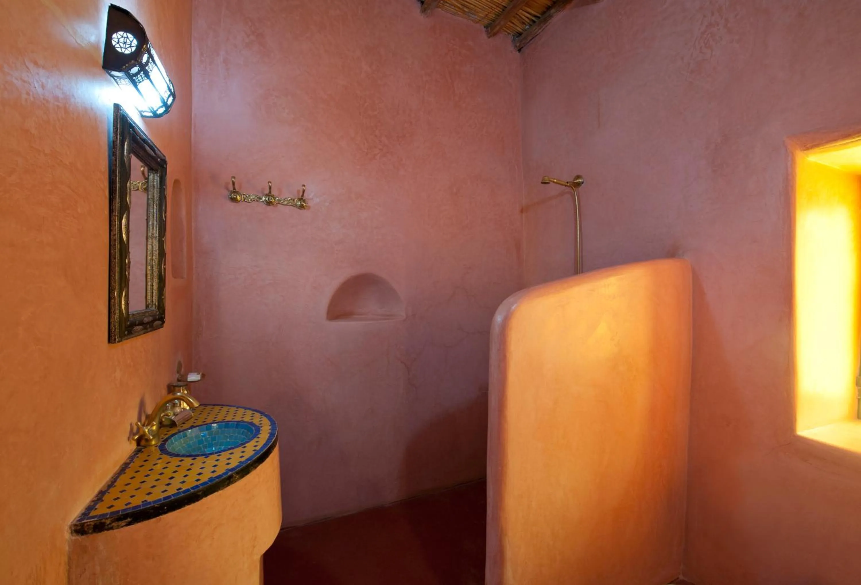 Bathroom in Kasbah La Cigogne