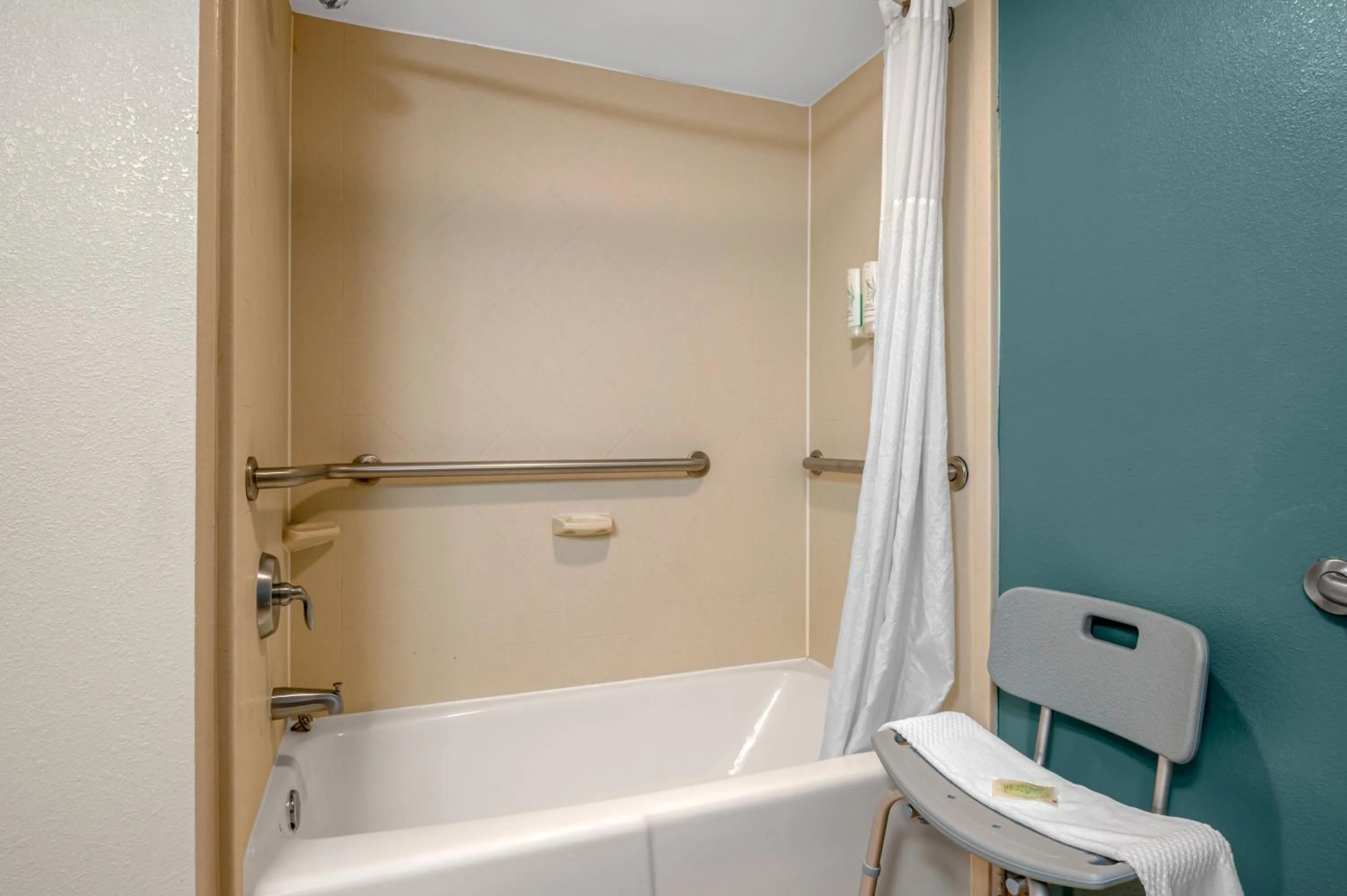 Shower in Sleep Inn Indianapolis East