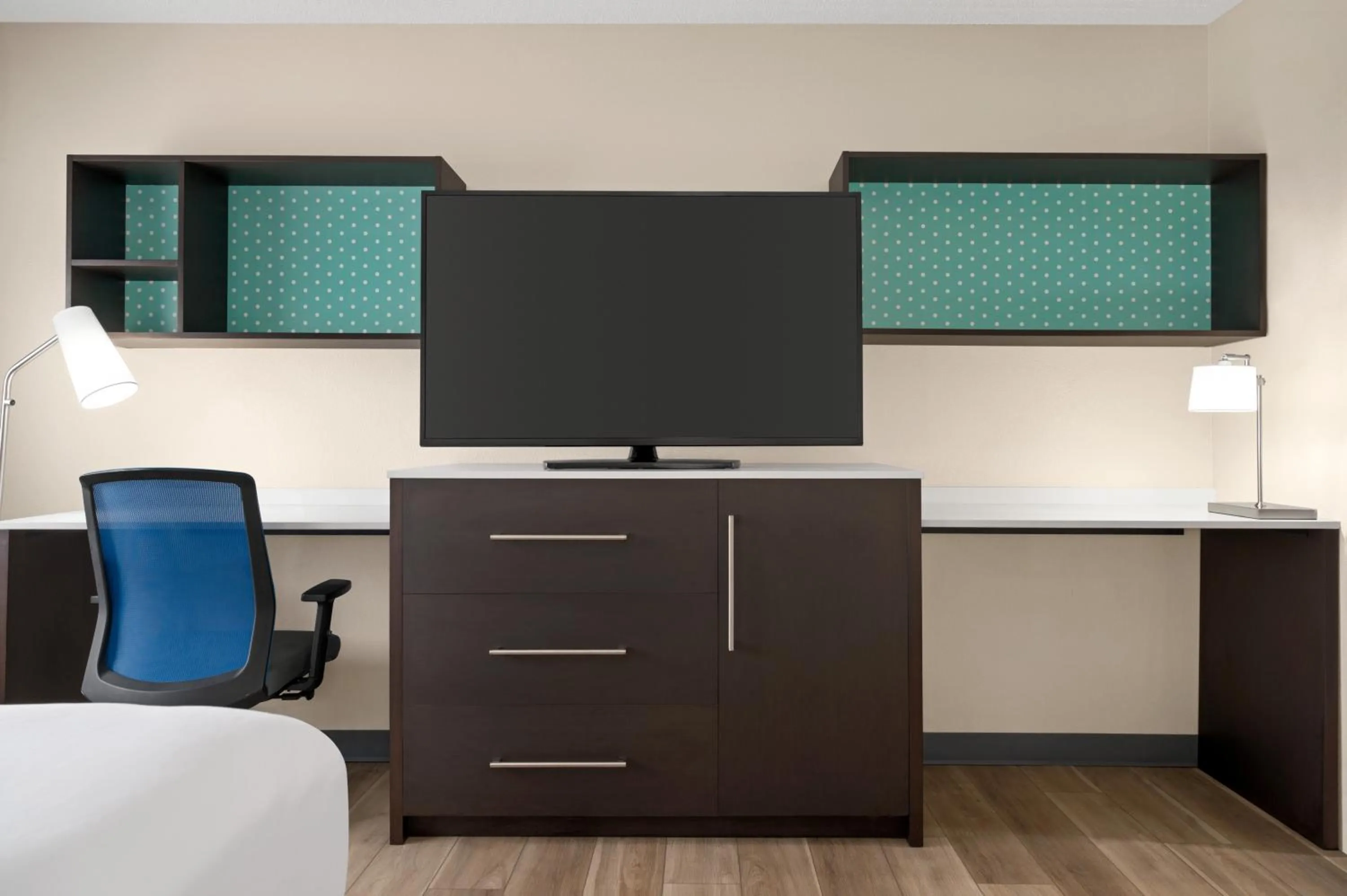 TV and multimedia in La Quinta Inn by Wyndham Columbus Dublin