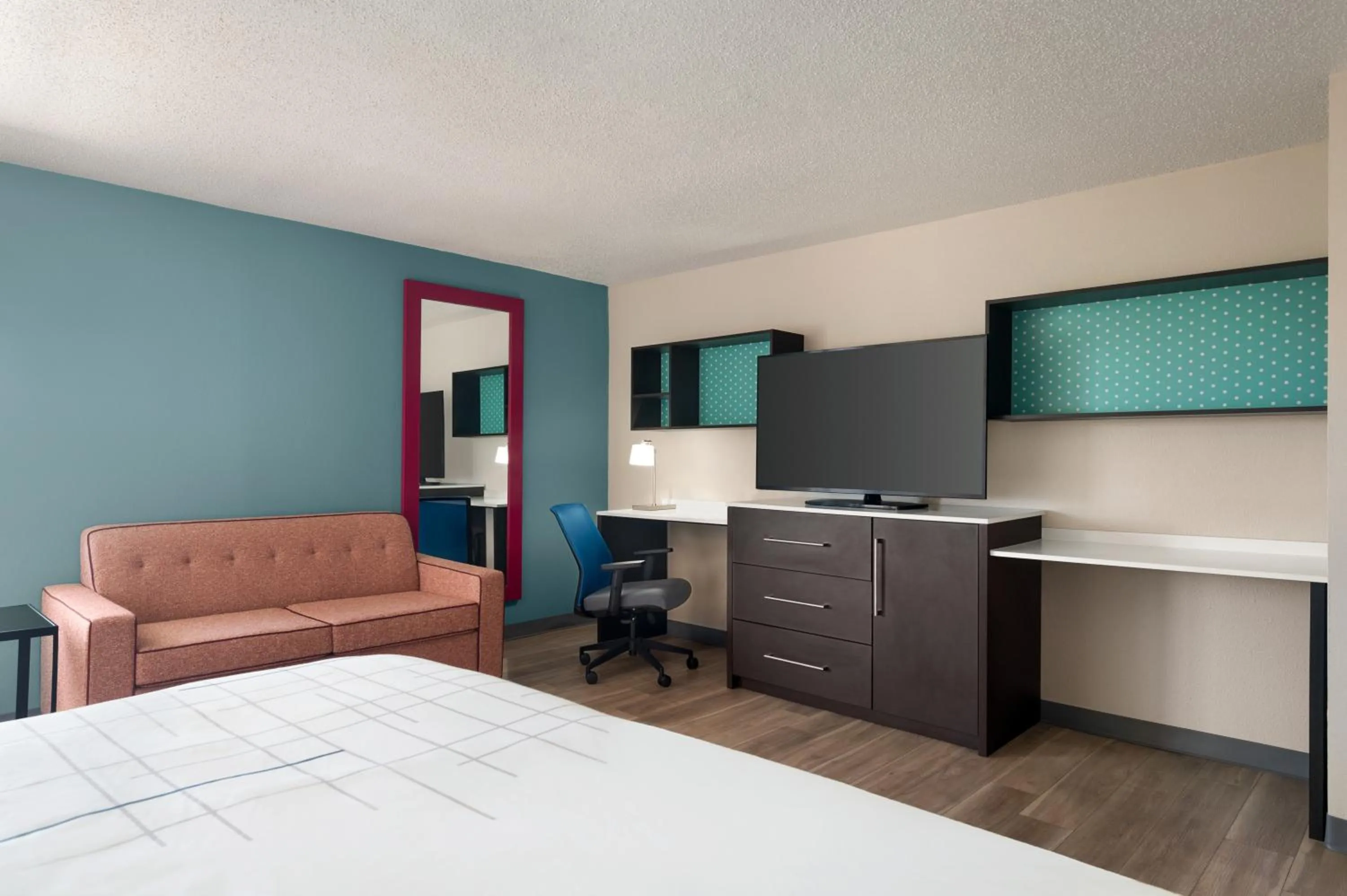 TV and multimedia, Bed in La Quinta Inn by Wyndham Columbus Dublin
