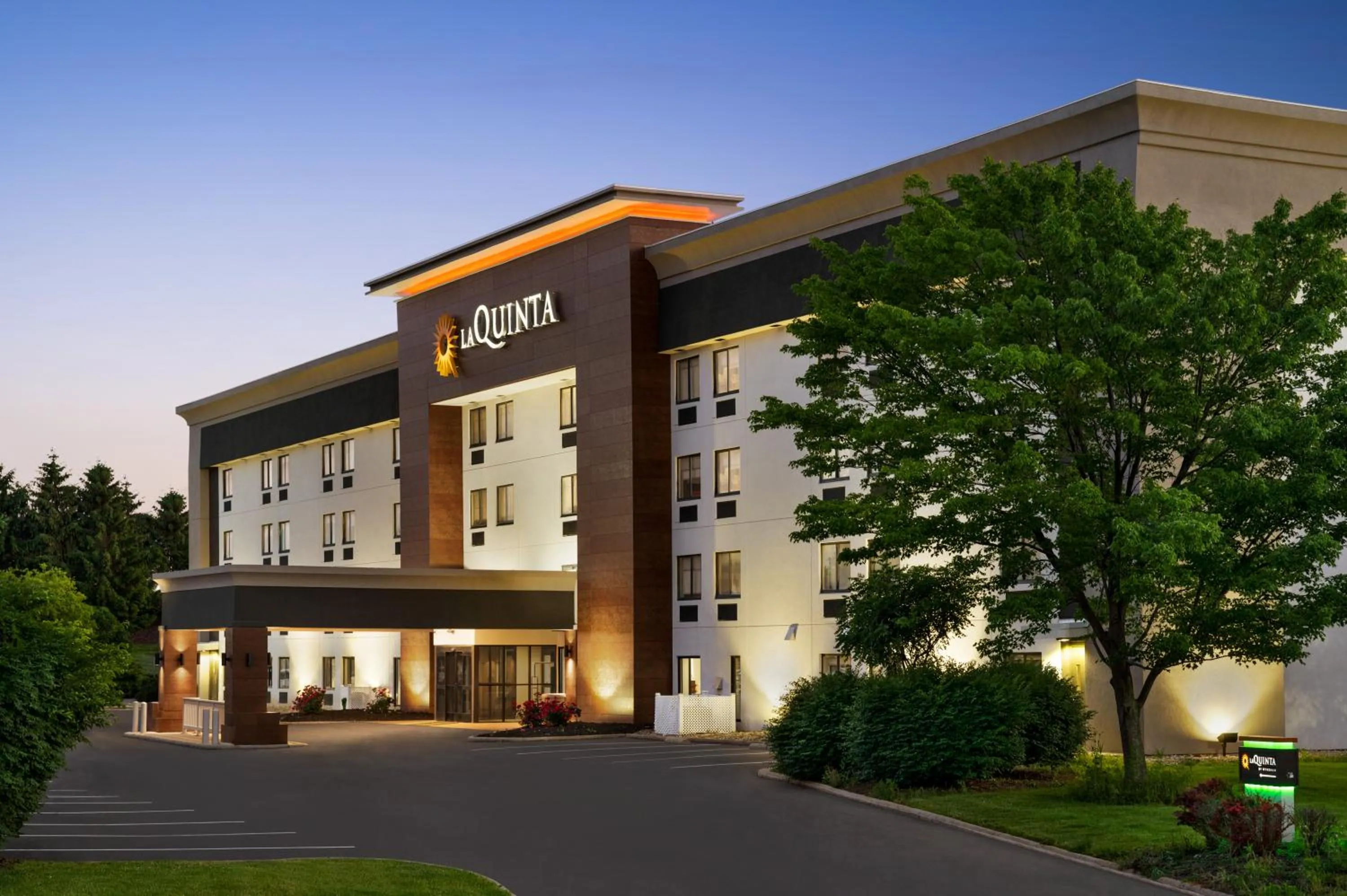 Property building in La Quinta Inn by Wyndham Columbus Dublin