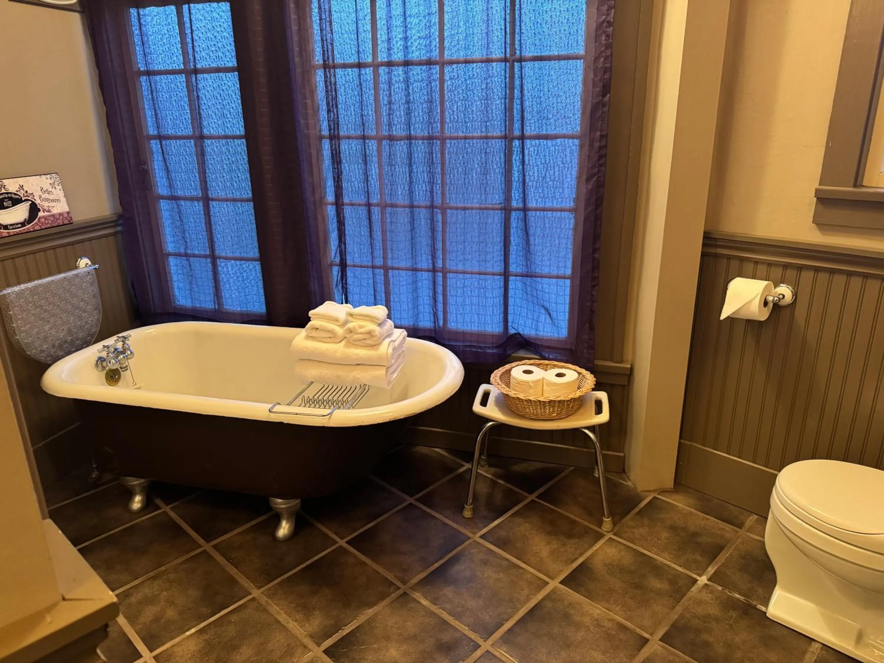 Bathroom in Rodmay Hotel