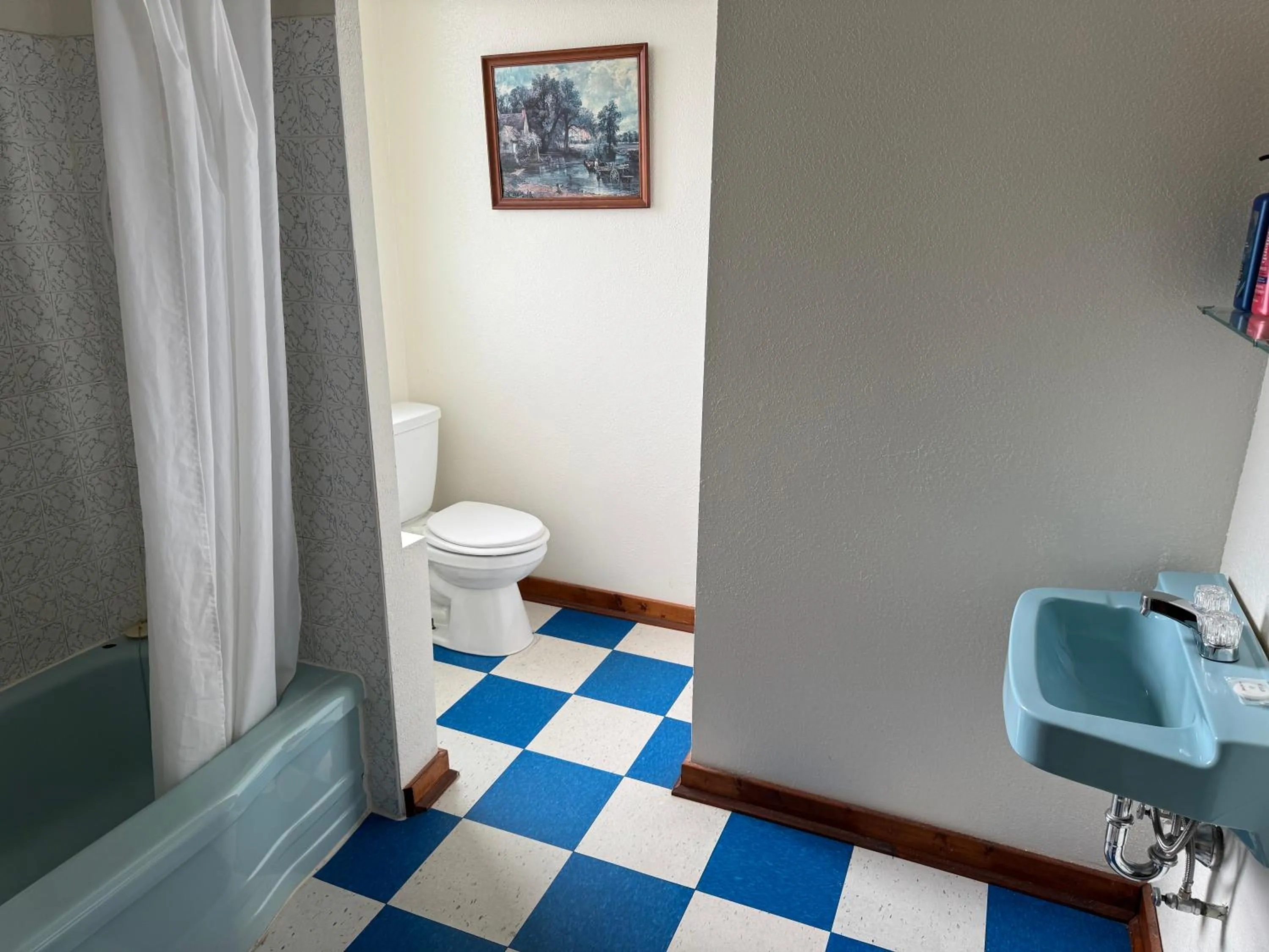 Bathroom in Rodmay Hotel