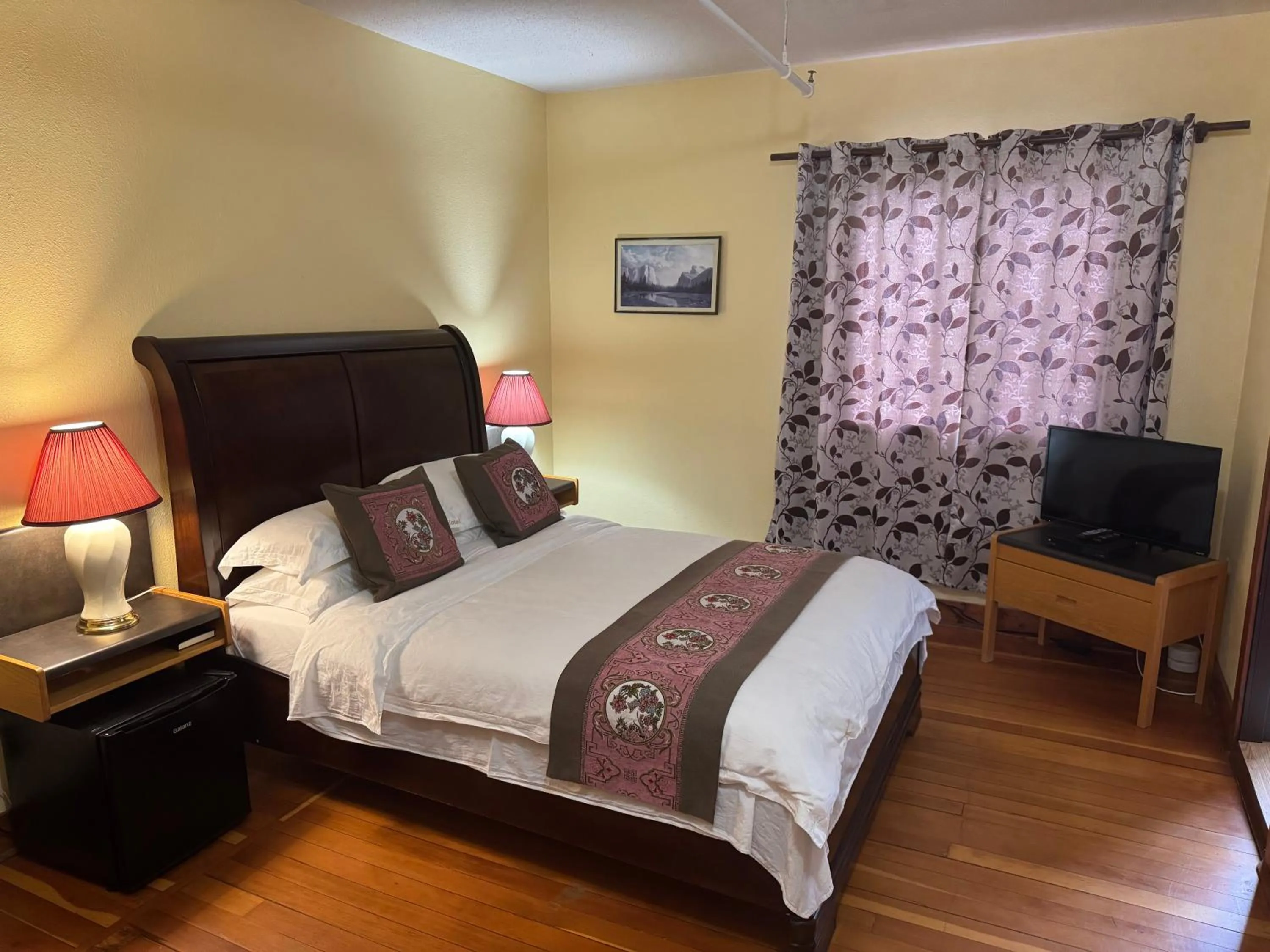 Photo of the whole room, Bed in Rodmay Hotel