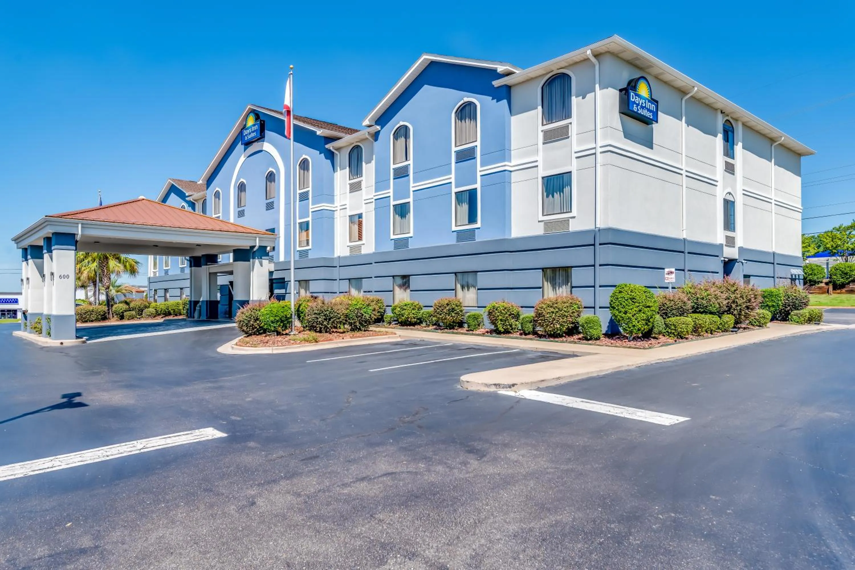 Property building in Days Inn & Suites by Wyndham Prattville-Montgomery