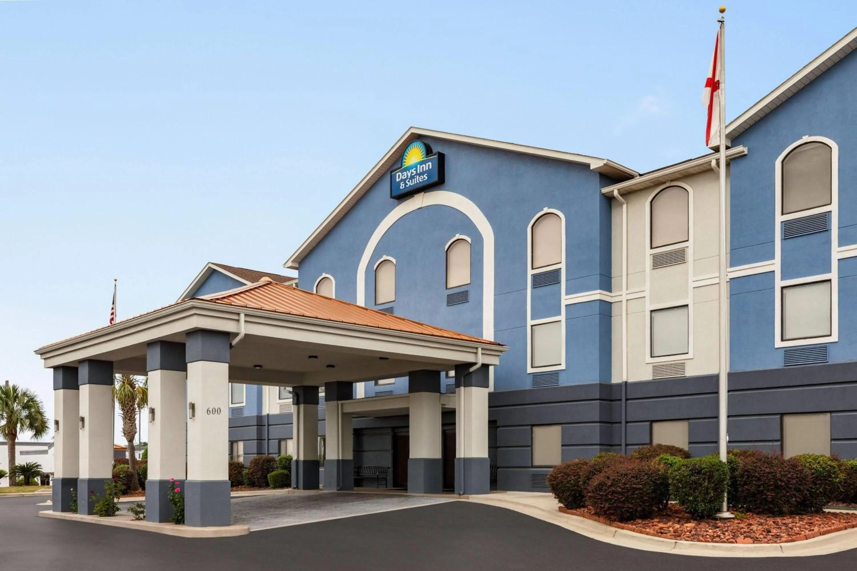Property building in Days Inn & Suites by Wyndham Prattville-Montgomery