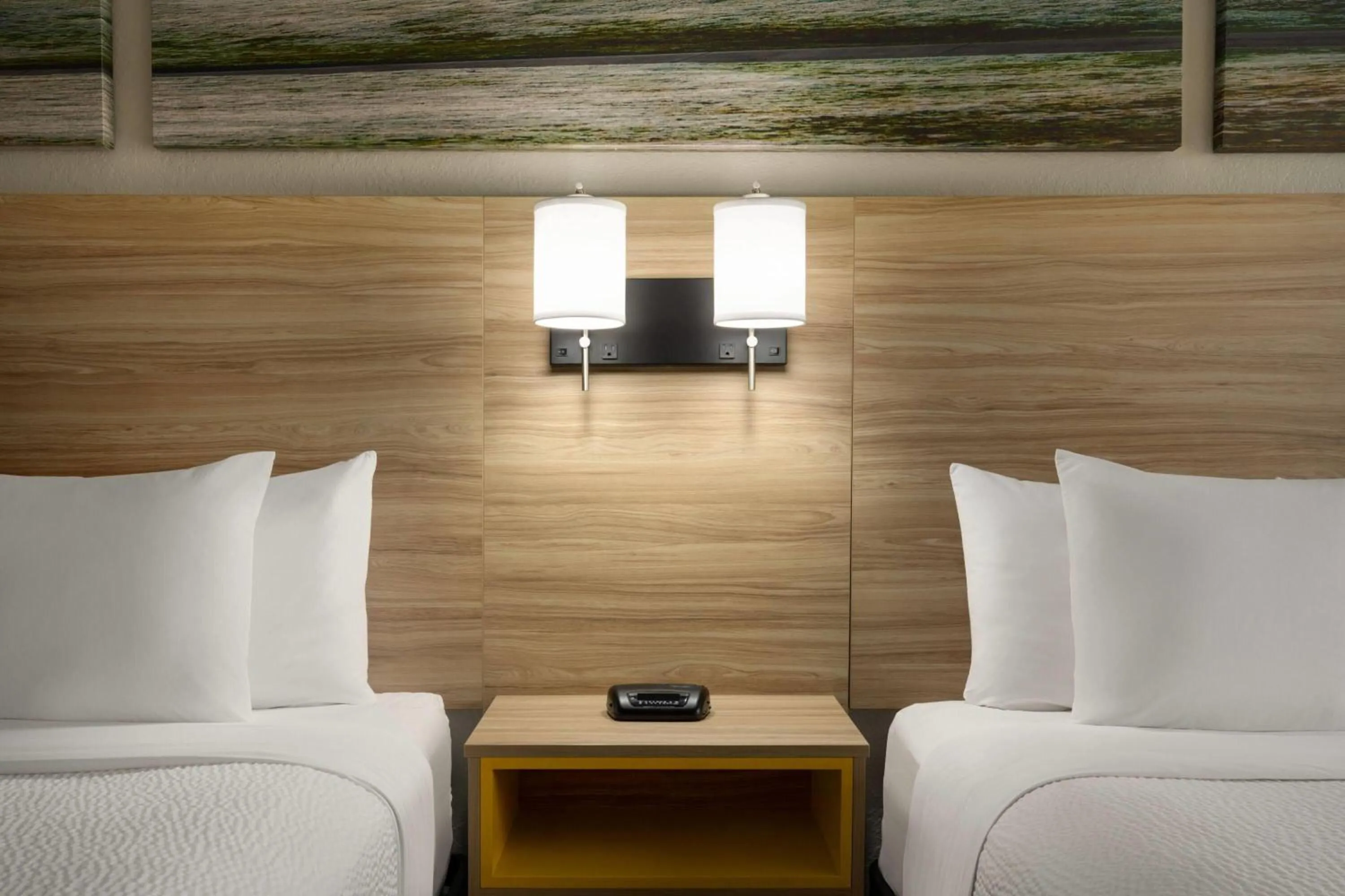 Photo of the whole room, Bed in Days Inn & Suites by Wyndham Prattville-Montgomery