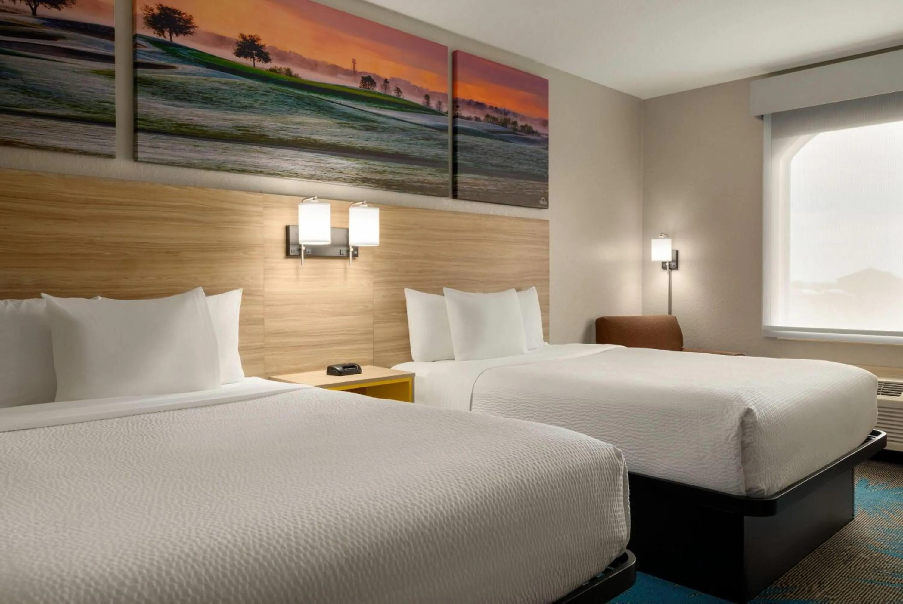 Photo of the whole room, Bed in Days Inn & Suites by Wyndham Prattville-Montgomery