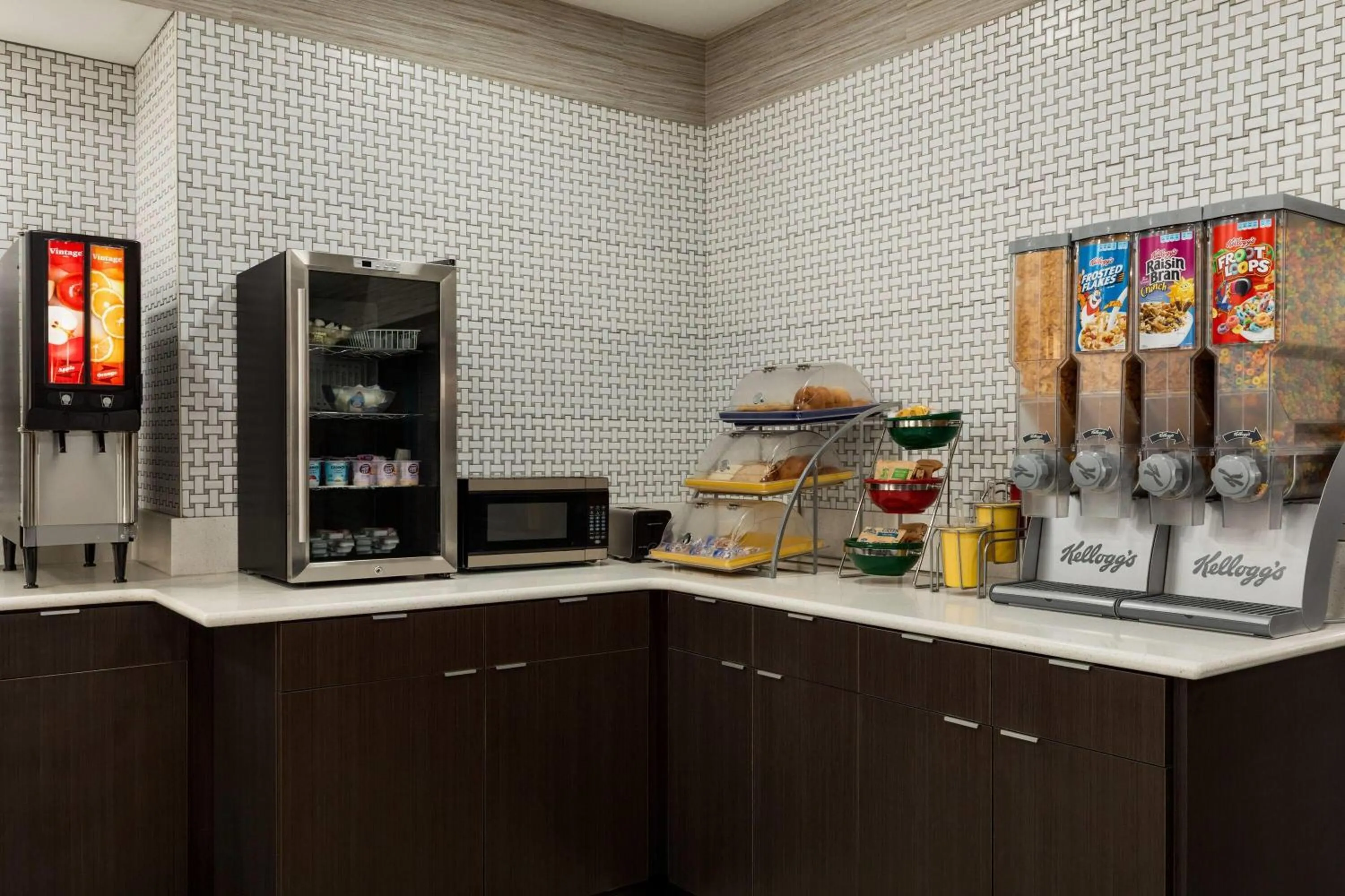Breakfast in Days Inn & Suites by Wyndham Prattville-Montgomery