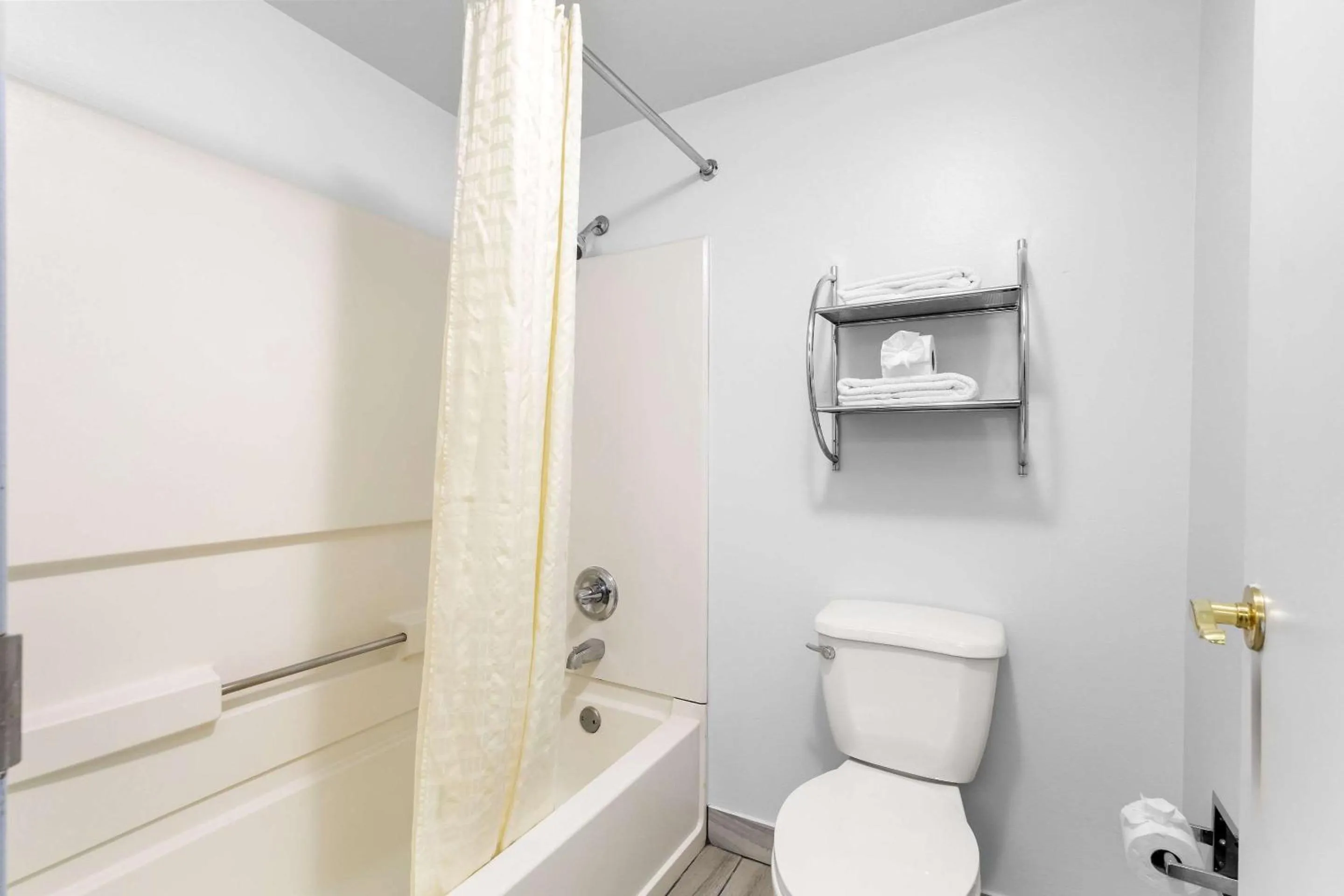 Bedroom in Americas Best Value Inn - Chattanooga