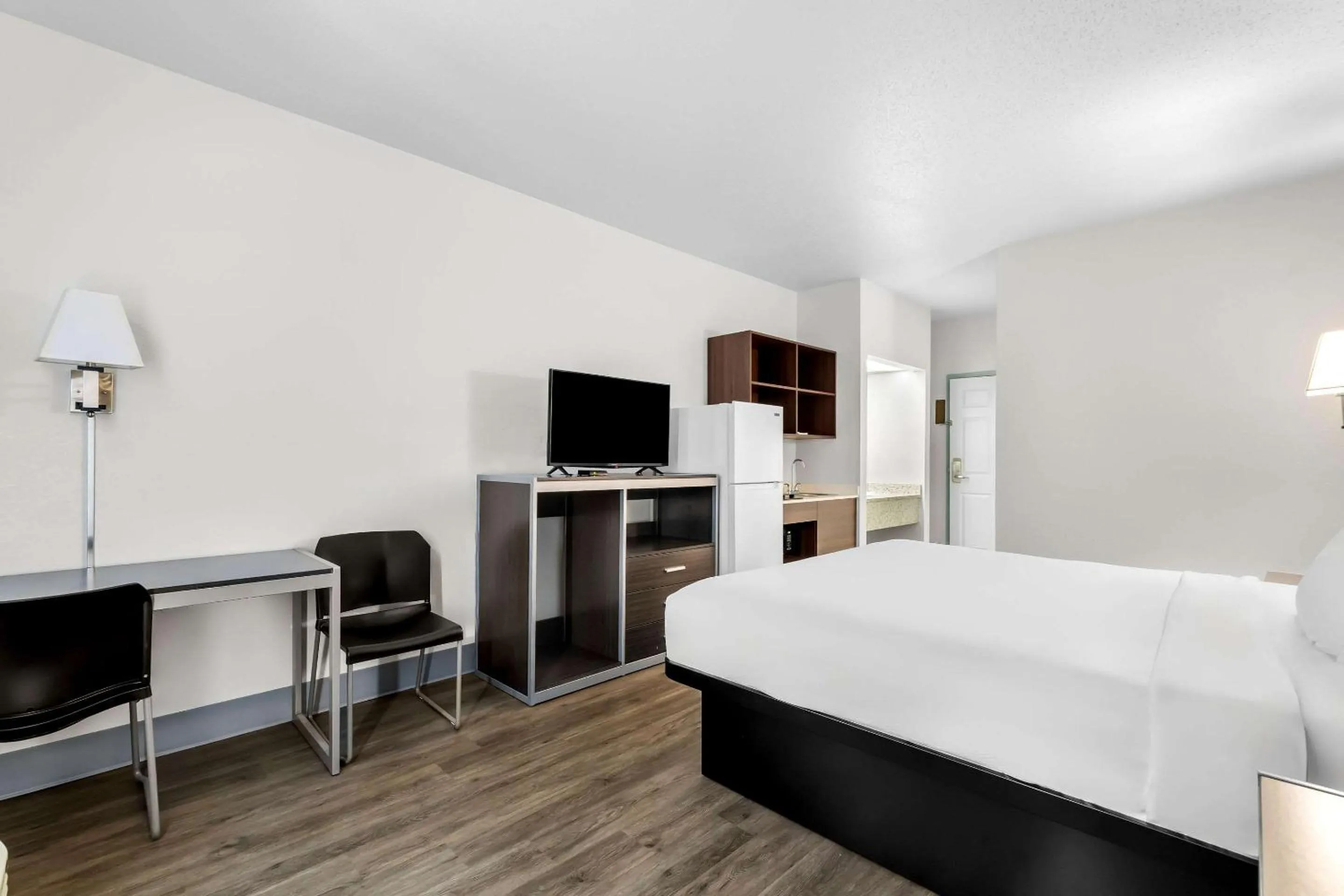 Bedroom, Bed in Americas Best Value Inn - Chattanooga