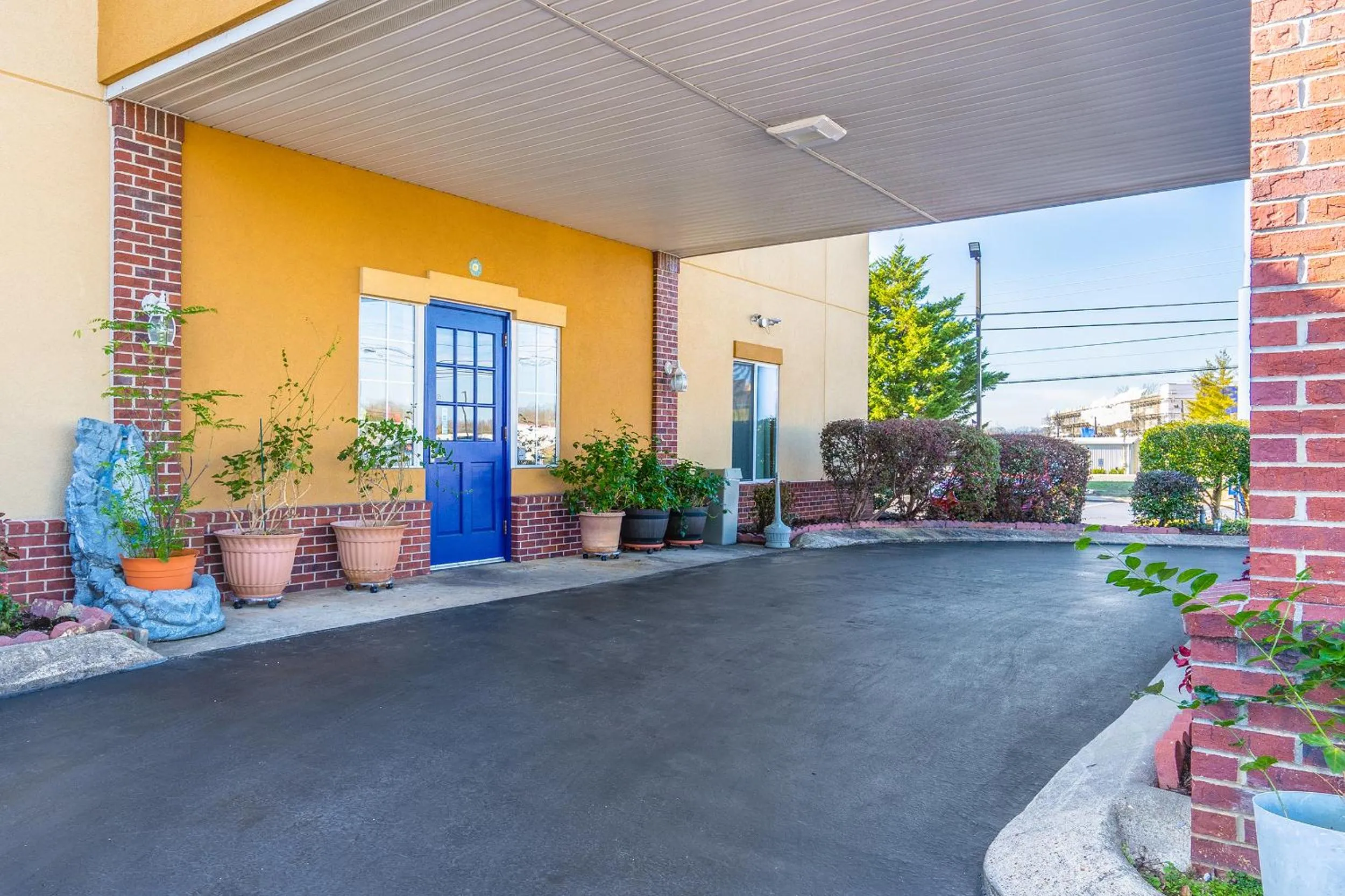 Facade/entrance in Americas Best Value Inn - Chattanooga