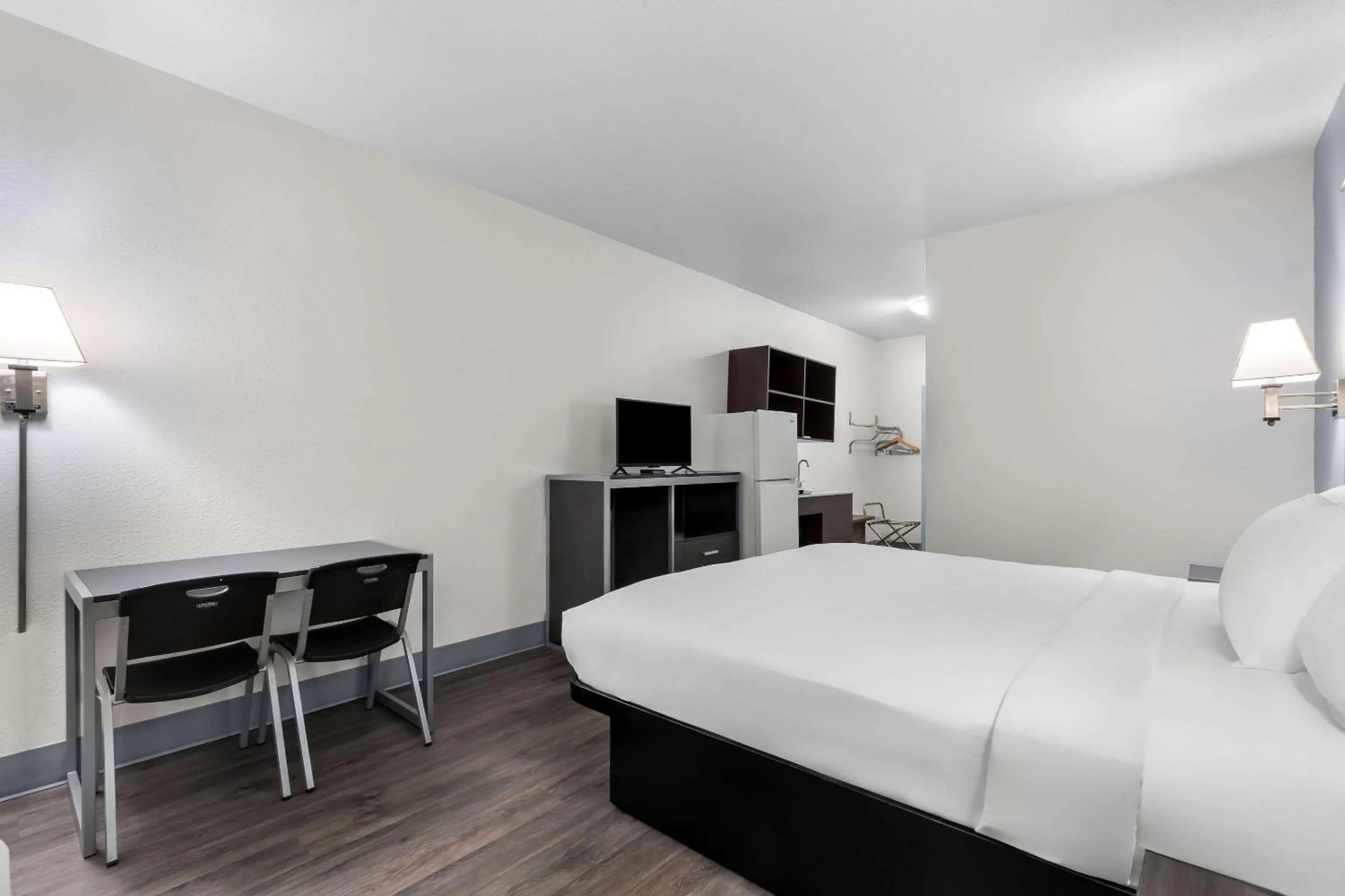 Bedroom, Bed in Americas Best Value Inn - Chattanooga