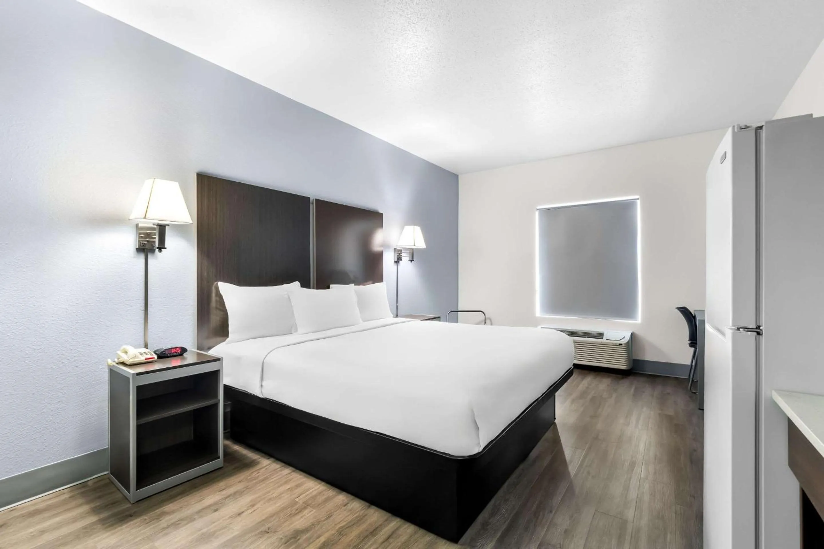 Bedroom, Bed in Americas Best Value Inn - Chattanooga