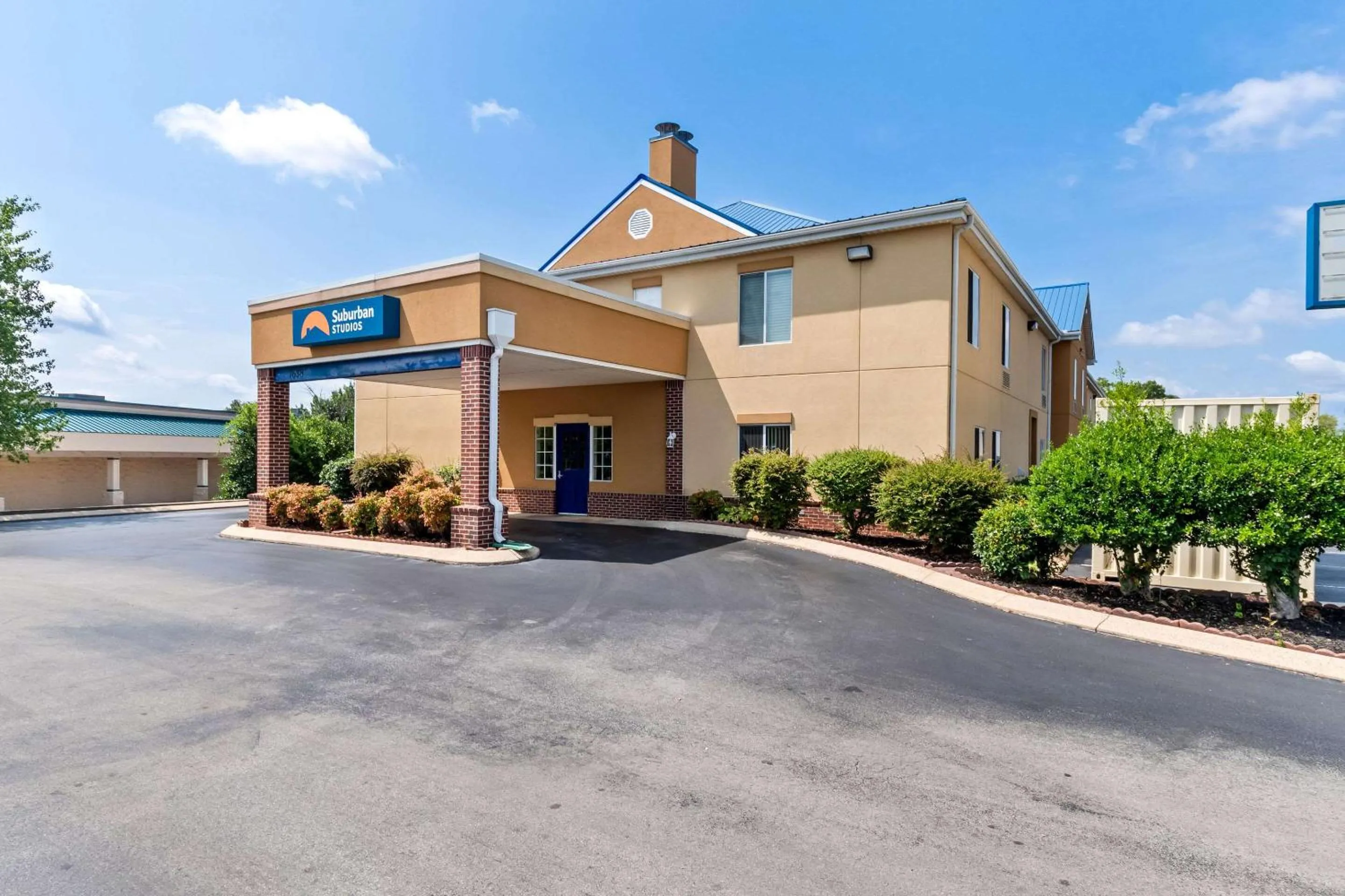 Property building in Americas Best Value Inn - Chattanooga