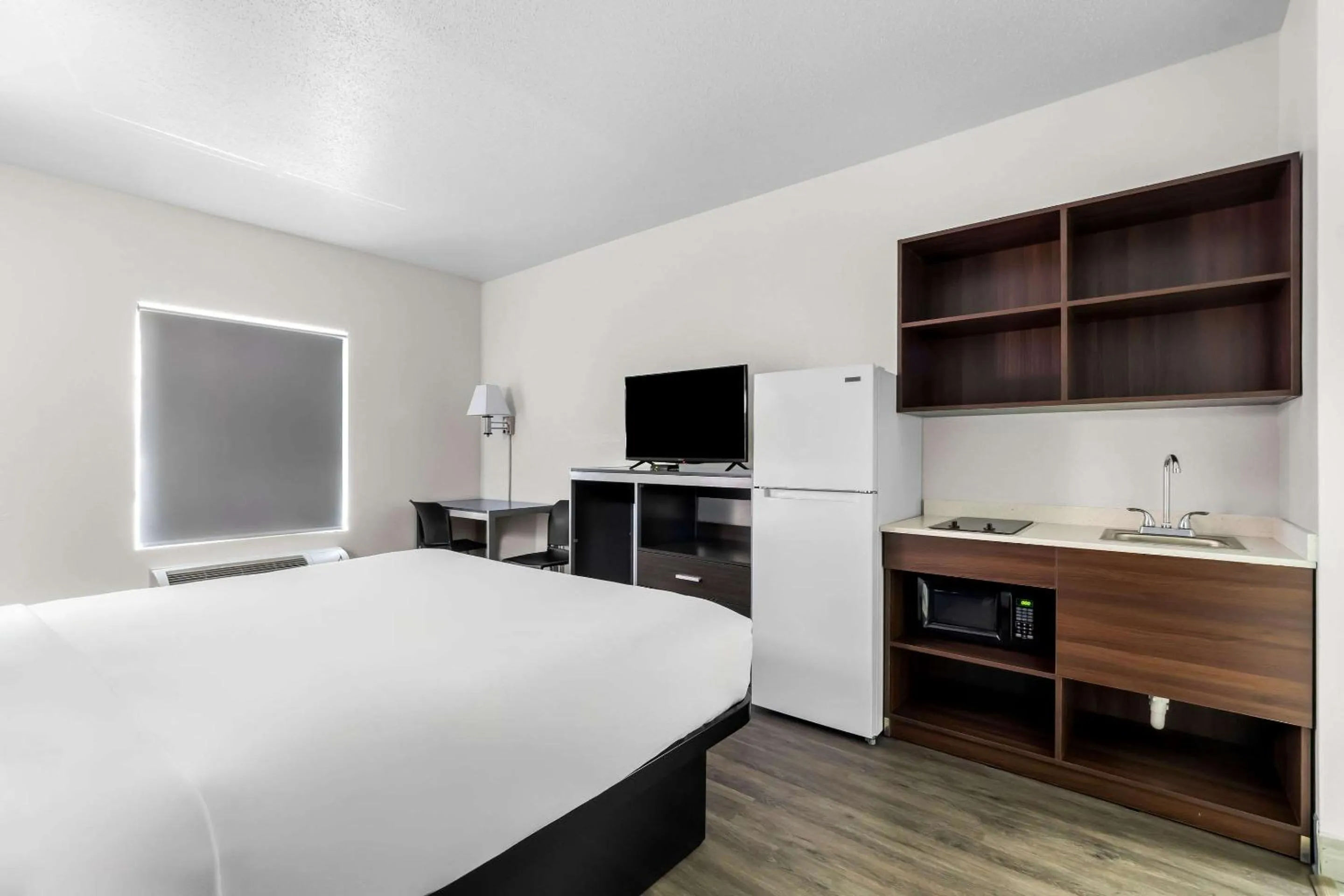 Bedroom, Bed in Americas Best Value Inn - Chattanooga