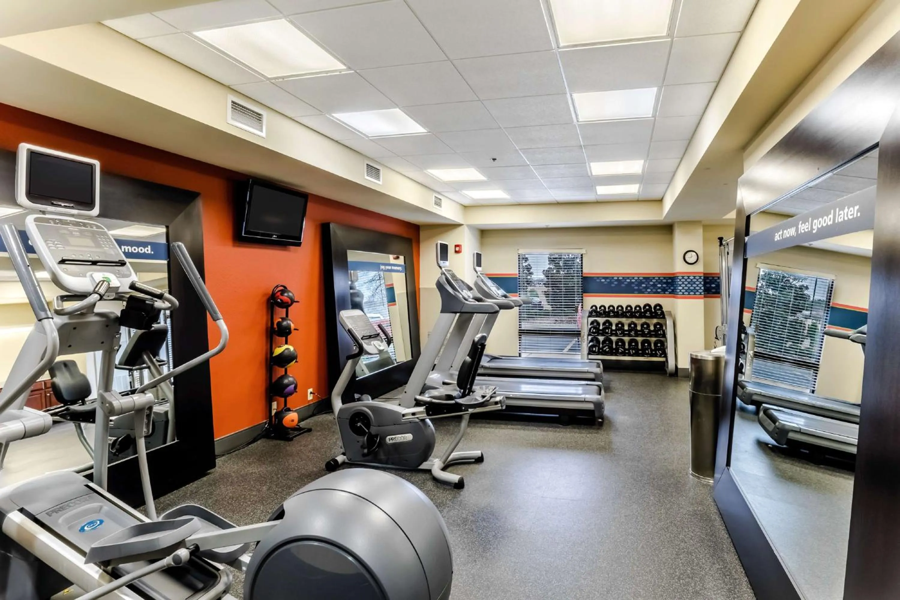 Fitness centre/facilities in Hampton Inn Huntsville-Madison