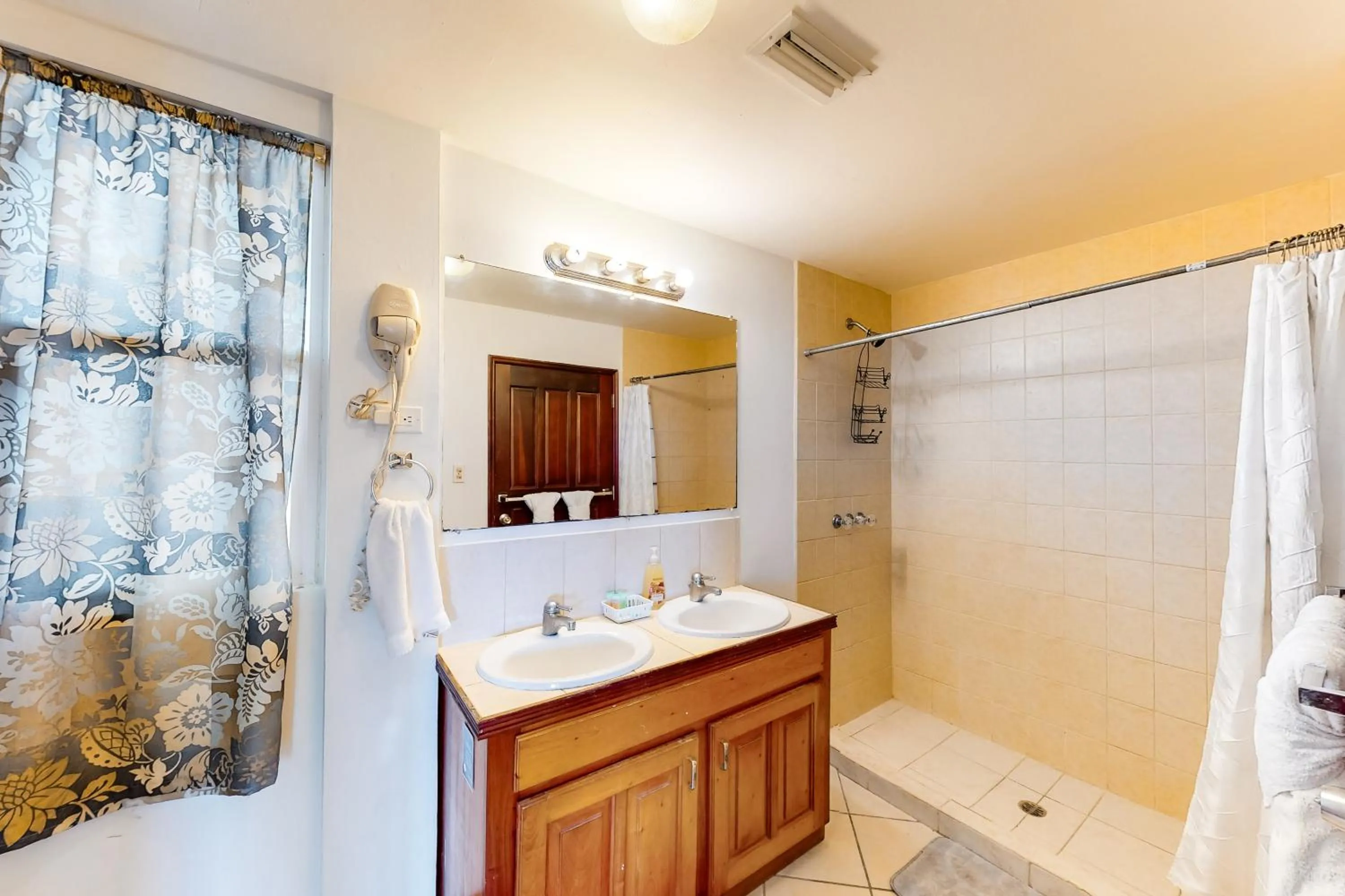 Suite C102 @ Mara Laguna