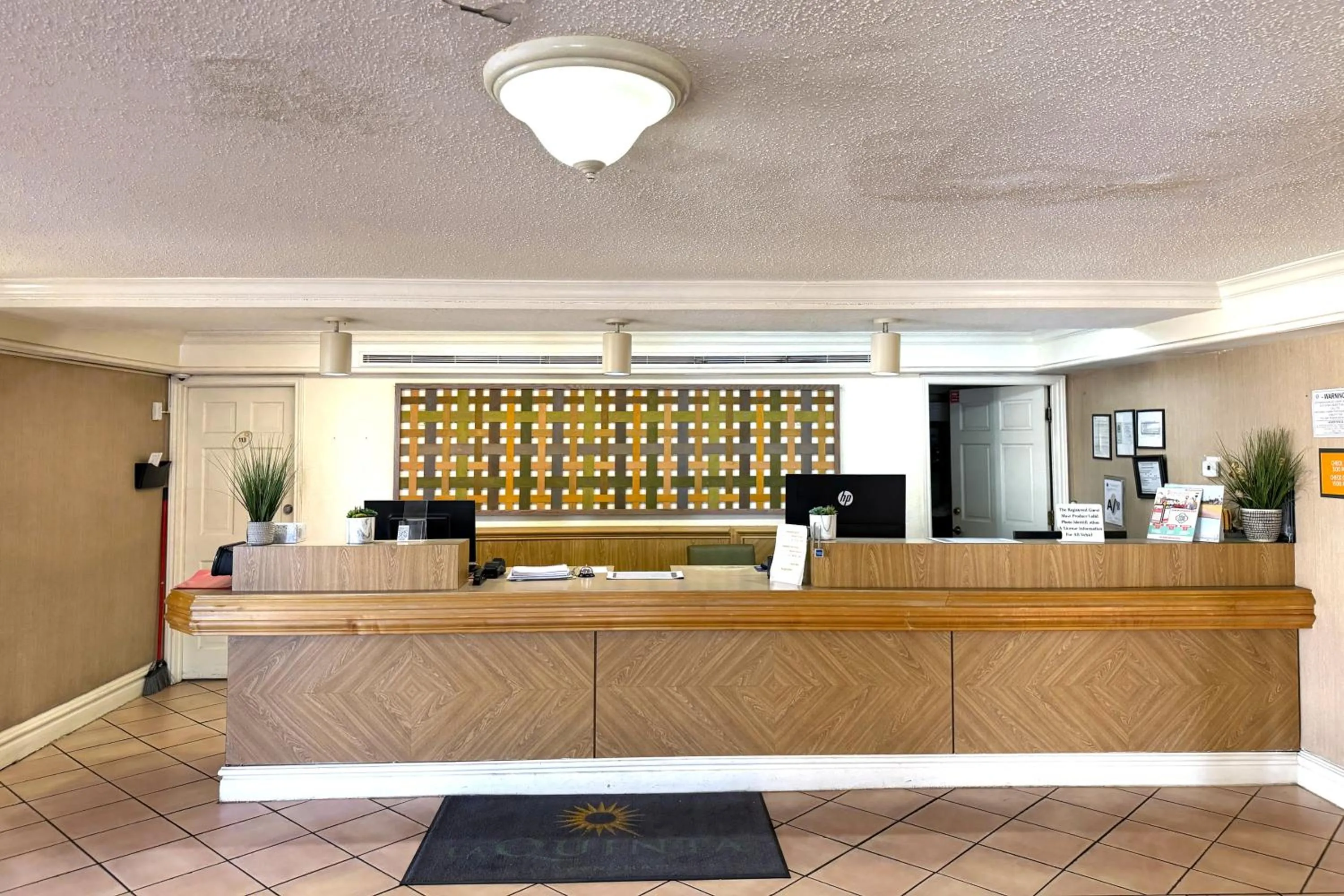 Lobby or reception in Townhouse Garden Inn & Suites San Antonio I 35