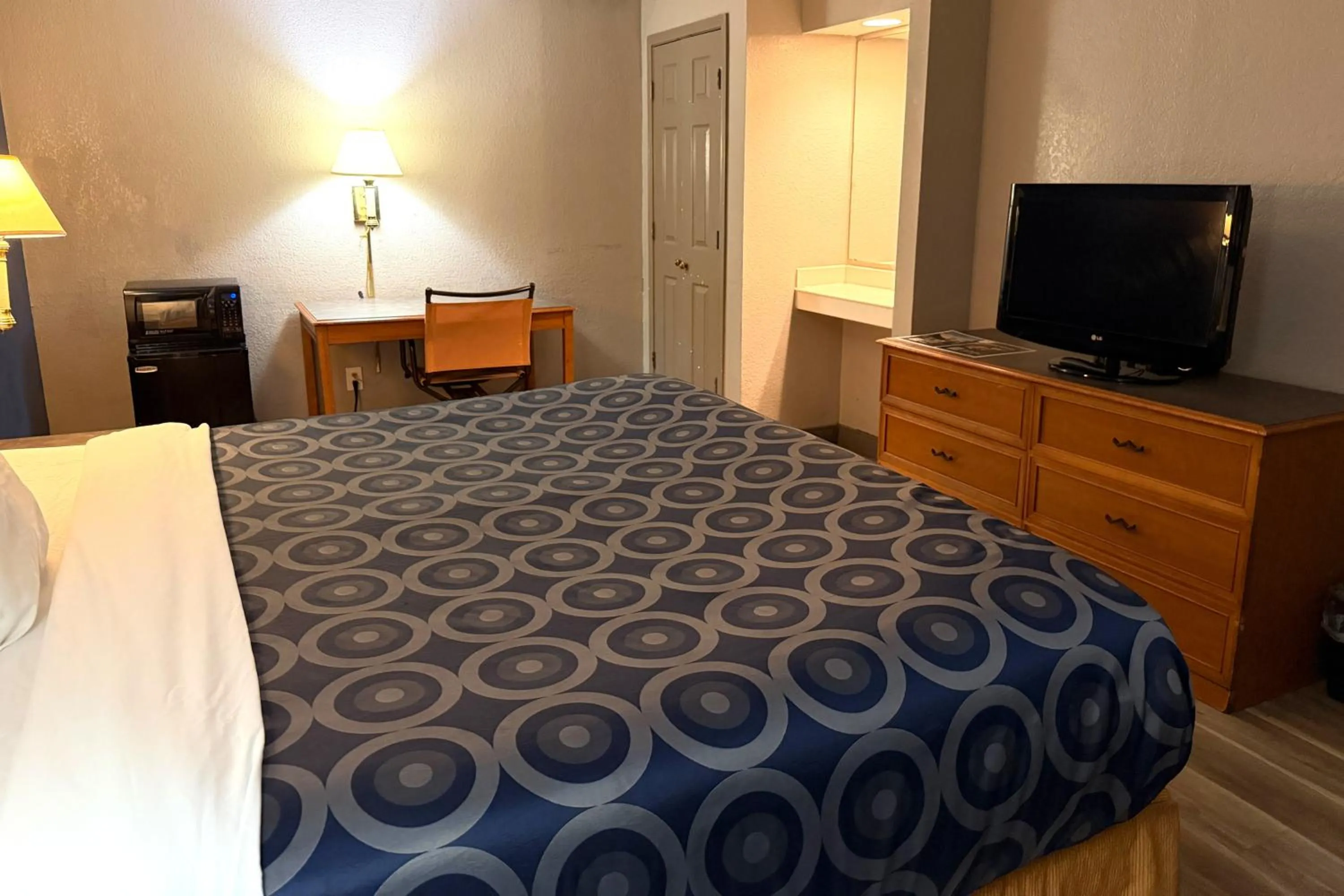 Bedroom, Bed in Townhouse Garden Inn & Suites San Antonio I 35