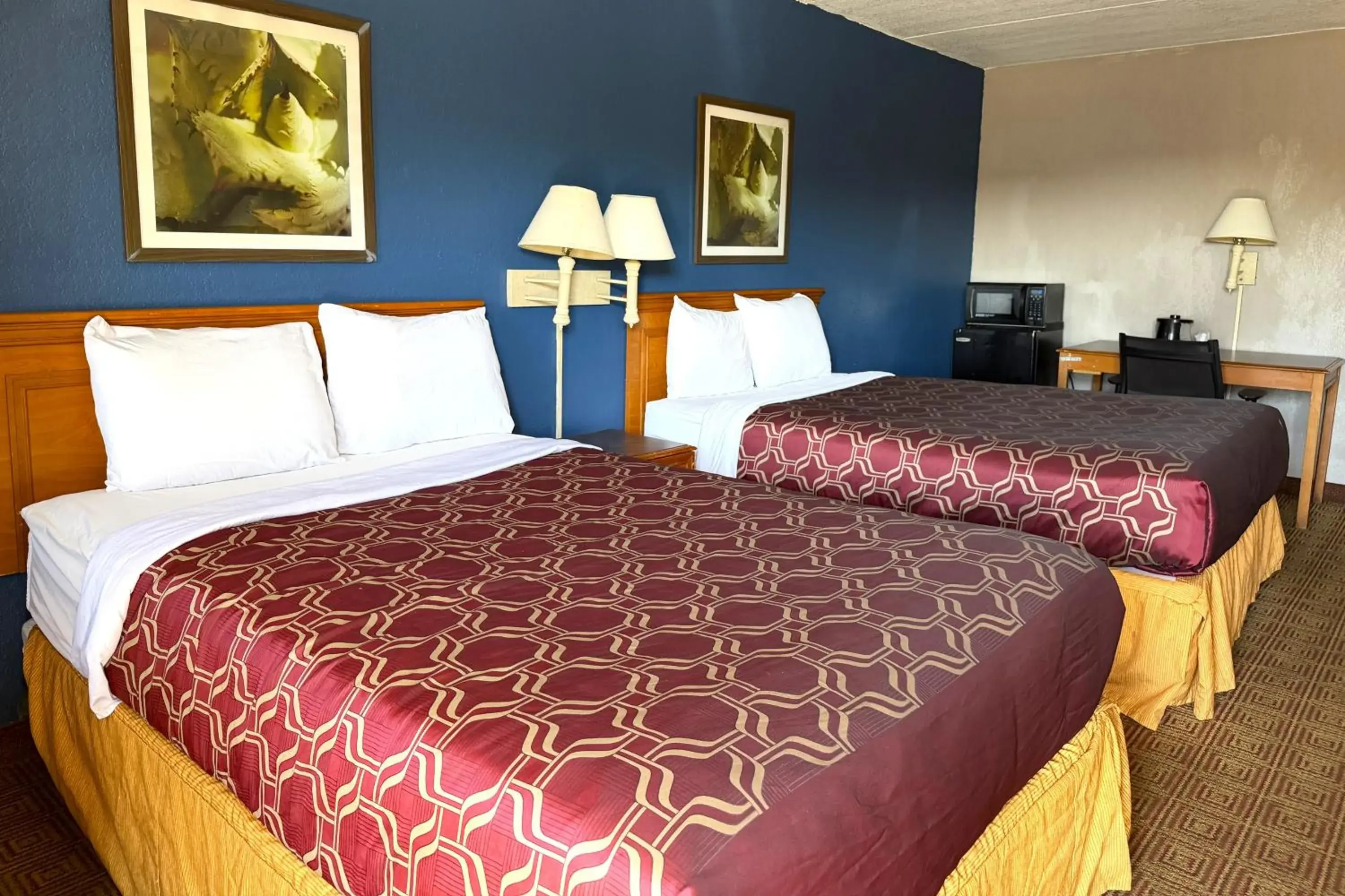 2 Full Bed Smoking in Townhouse Garden Inn & Suites San Antonio I 35 2 Full Bed Smoking in Townhouse Garden Inn & Suites San Antonio I 35