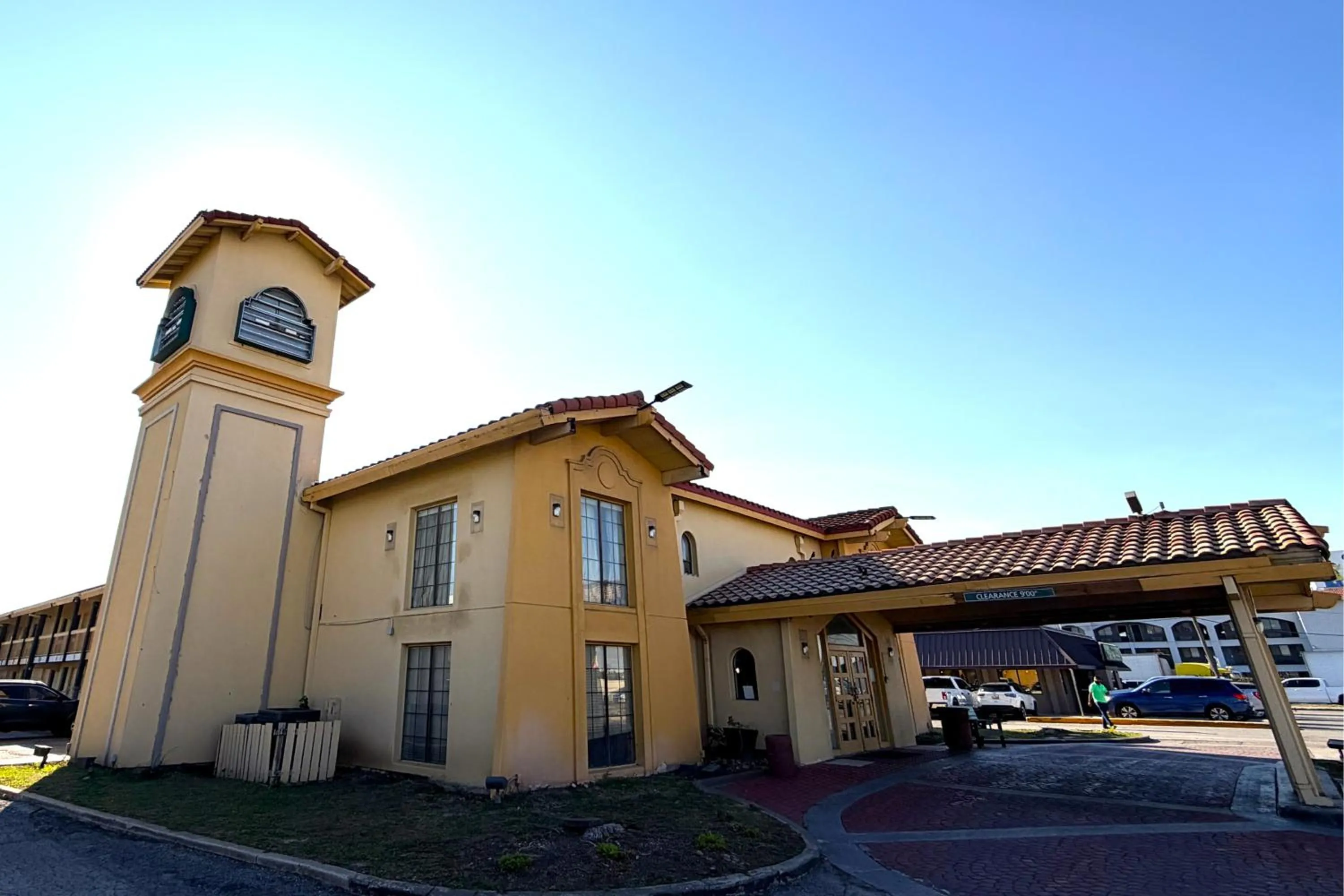 Property building in Townhouse Garden Inn & Suites San Antonio I 35