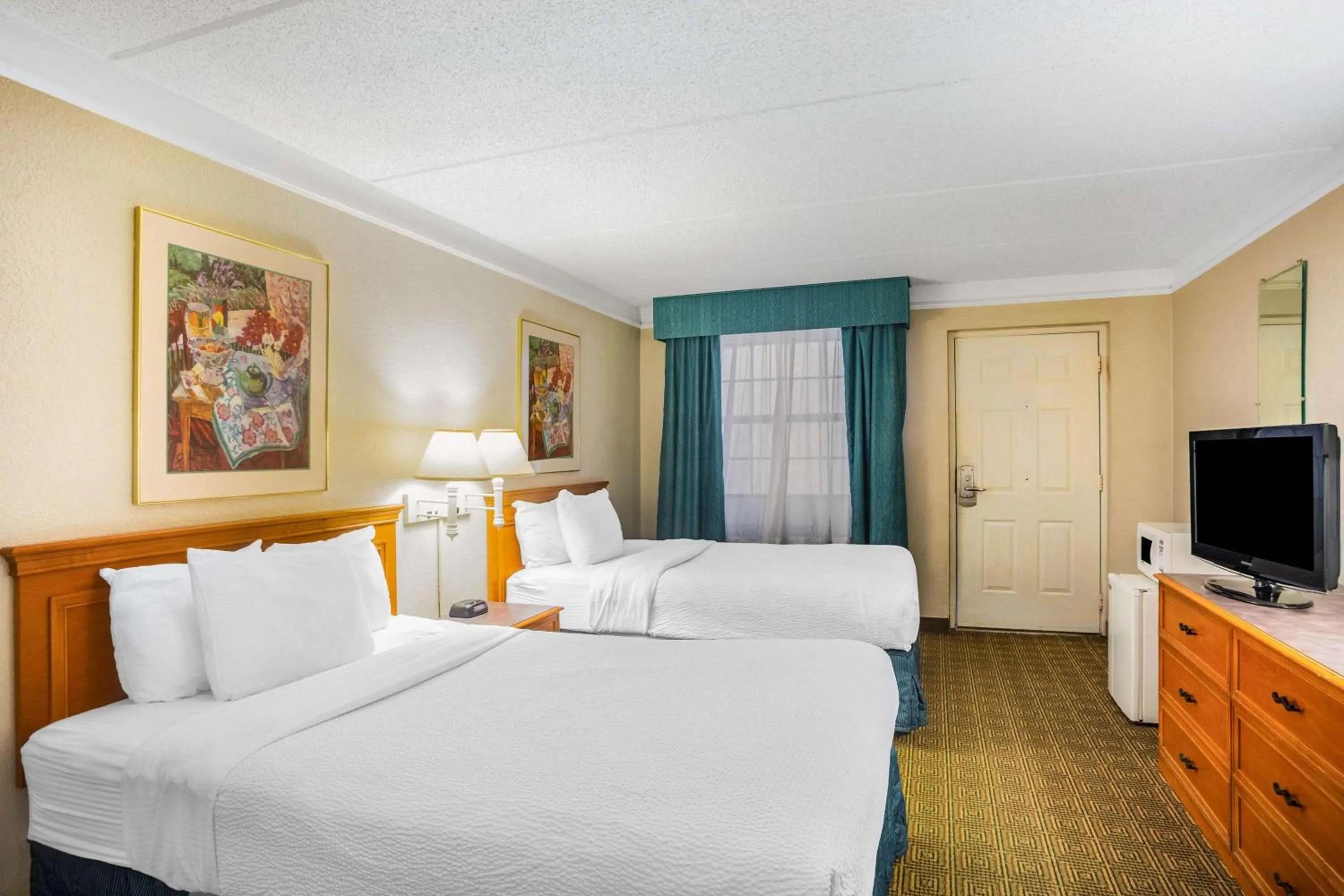 Bedroom, Bed in Super 8 by Wyndham Eagle Pass
