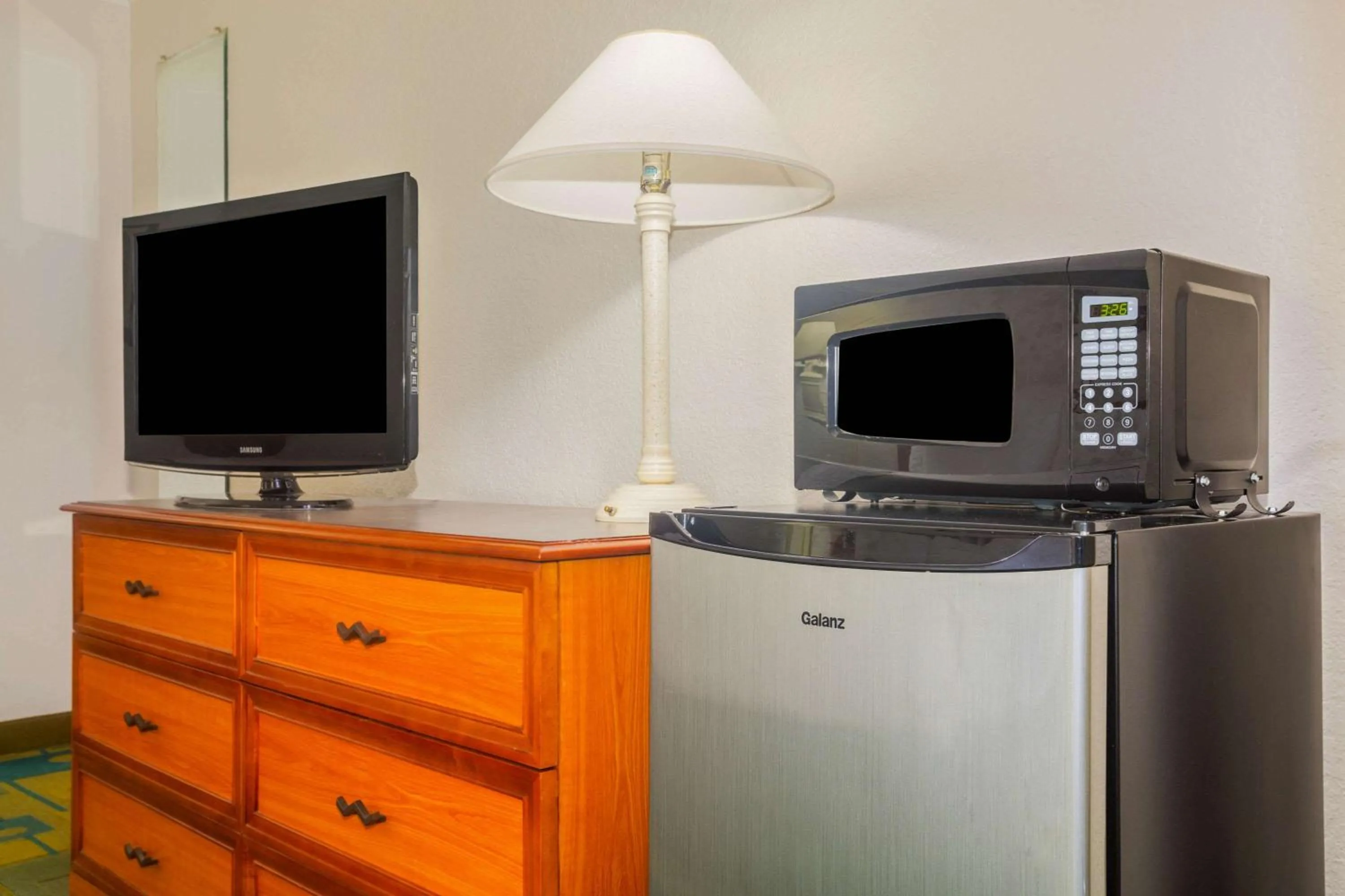 Bedroom in Super 8 by Wyndham Eagle Pass