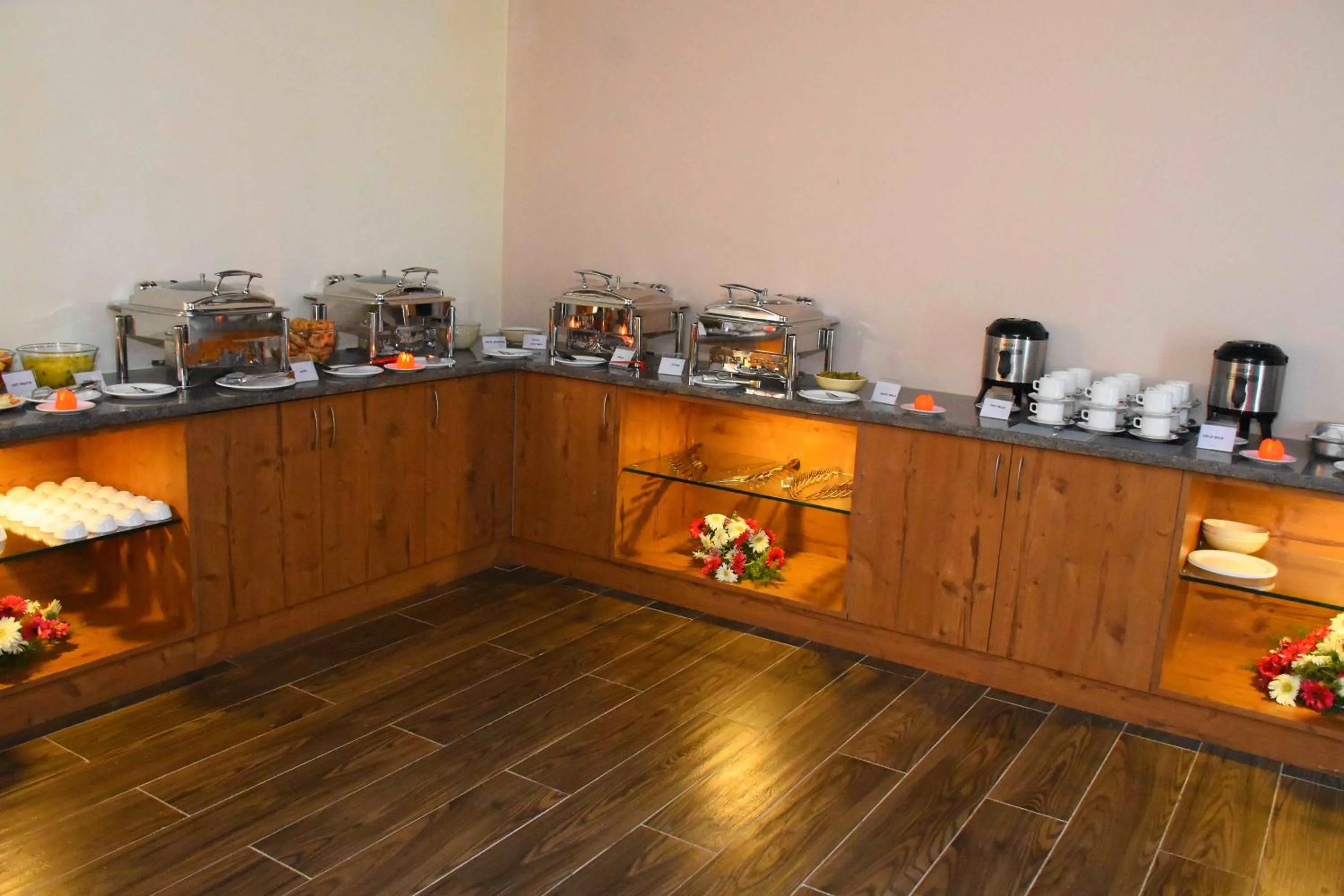 Restaurant/places to eat in HOTEL KEK GRAND PARK