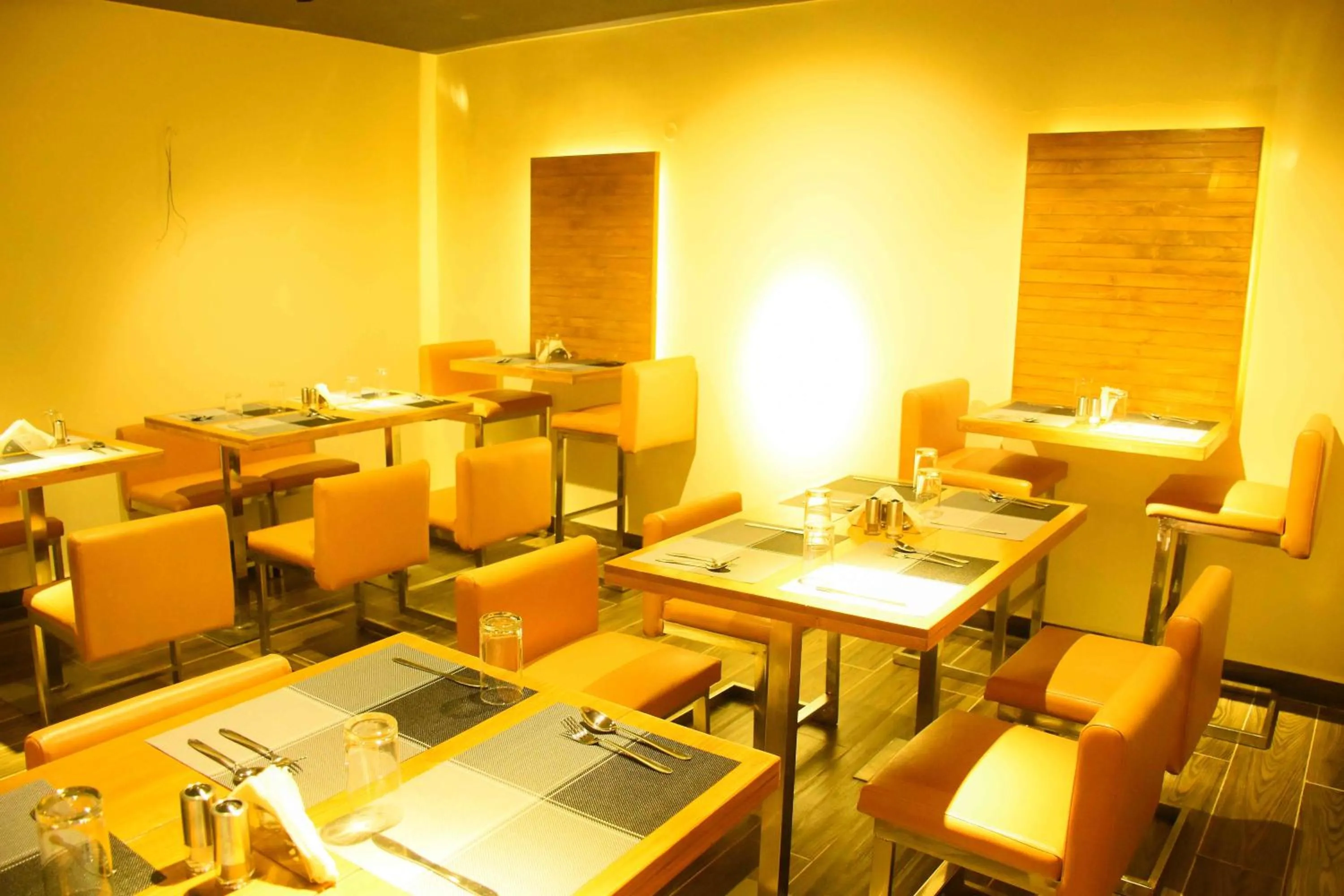 Restaurant/places to eat in HOTEL KEK GRAND PARK