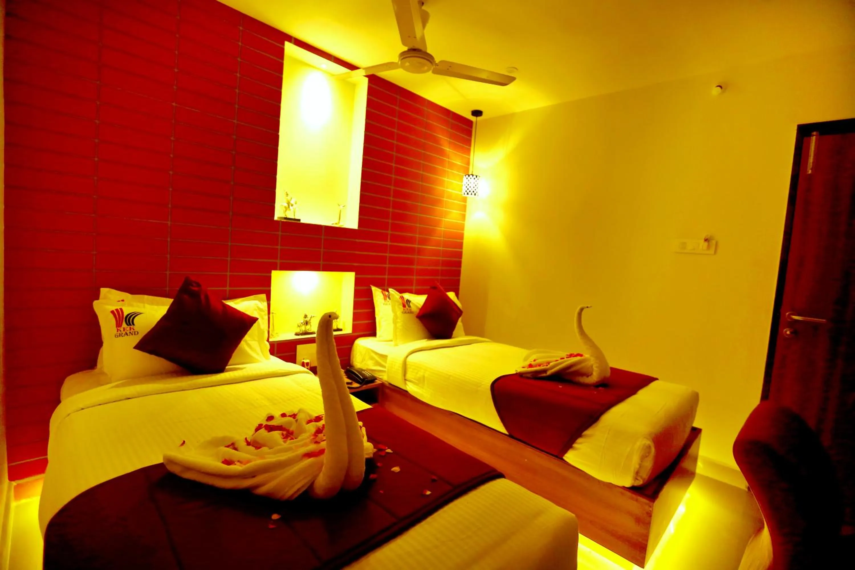 HOTEL KEK GRAND PARK