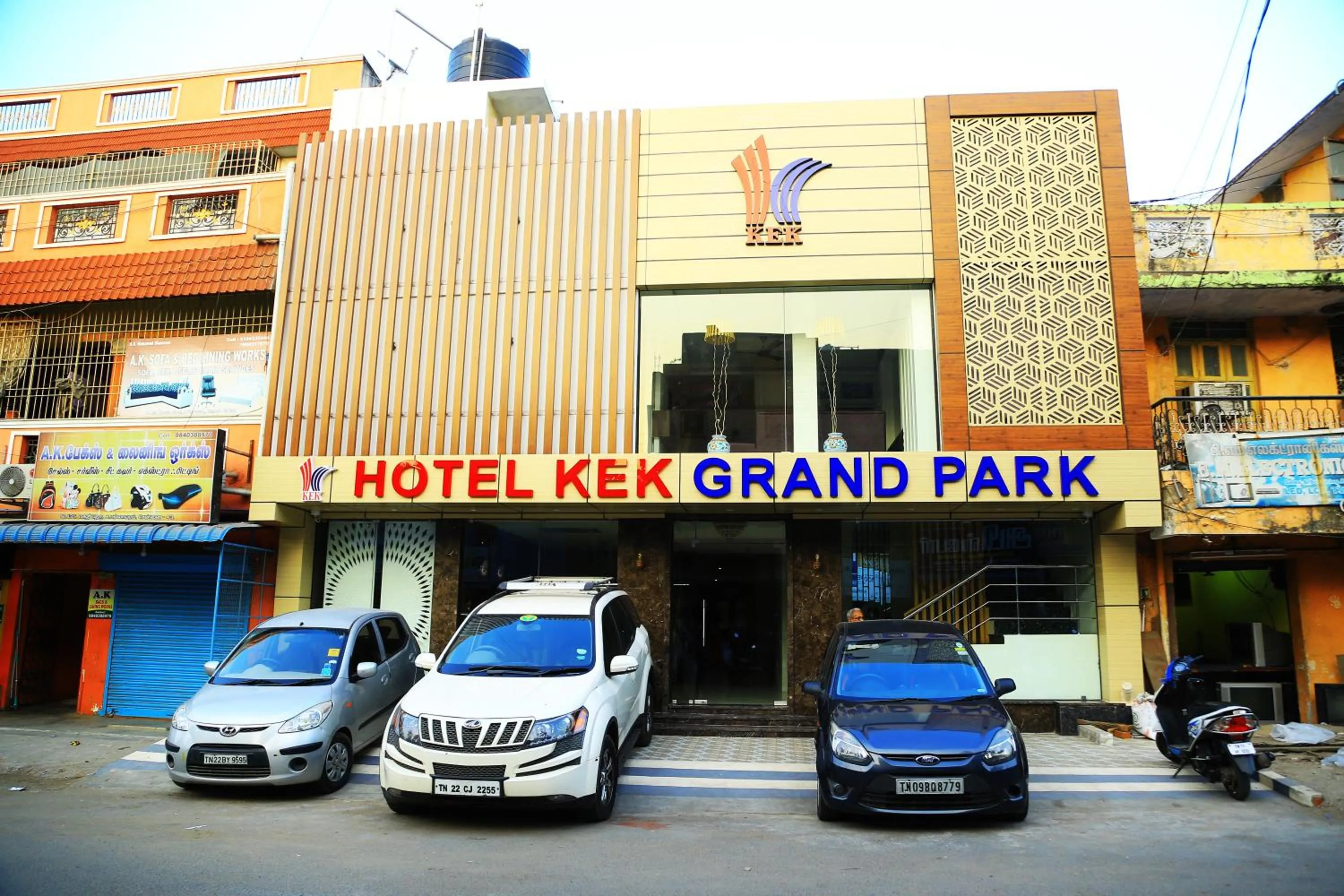Property building in HOTEL KEK GRAND PARK