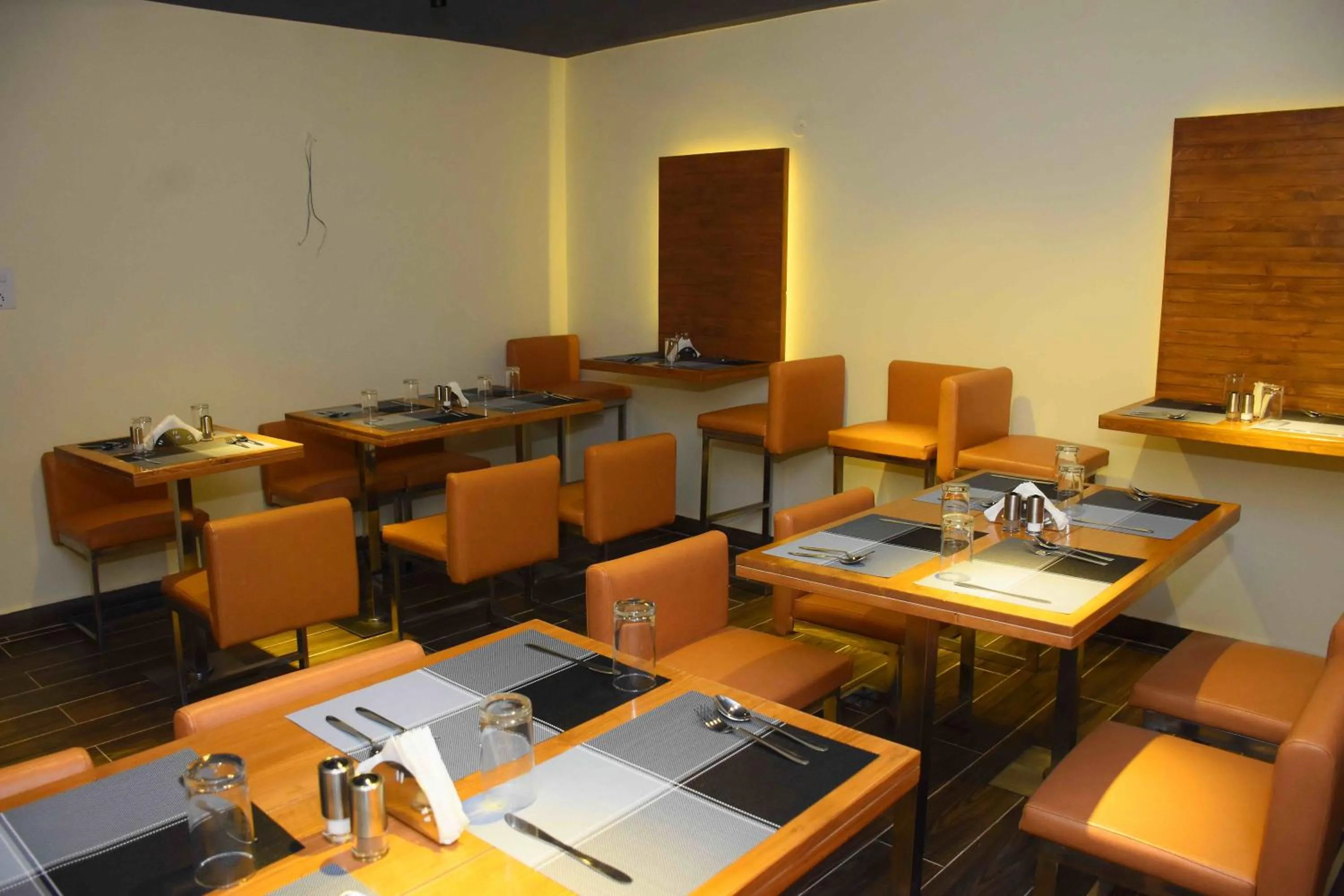 Restaurant/places to eat in HOTEL KEK GRAND PARK