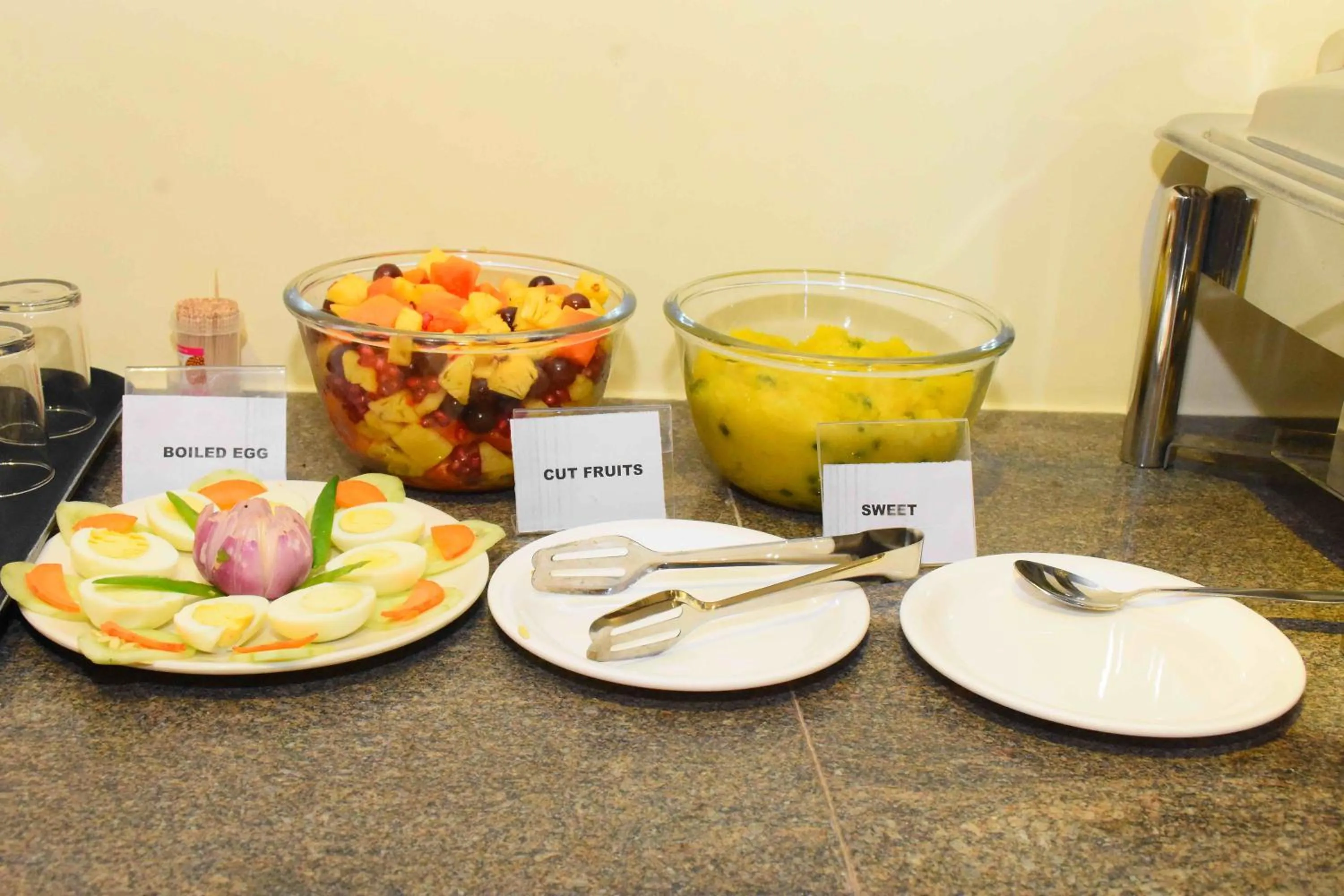 Restaurant/places to eat in HOTEL KEK GRAND PARK