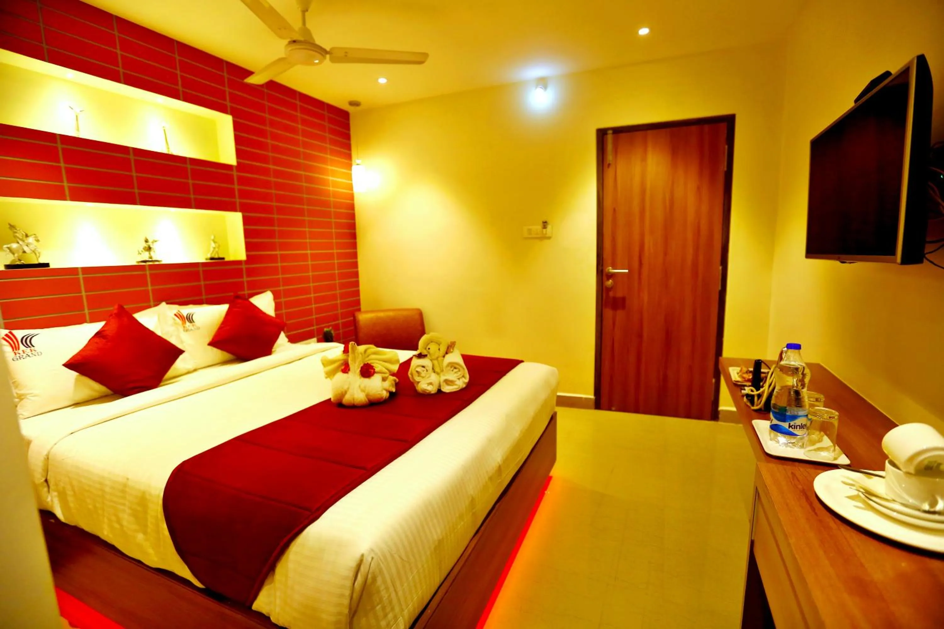 HOTEL KEK GRAND PARK