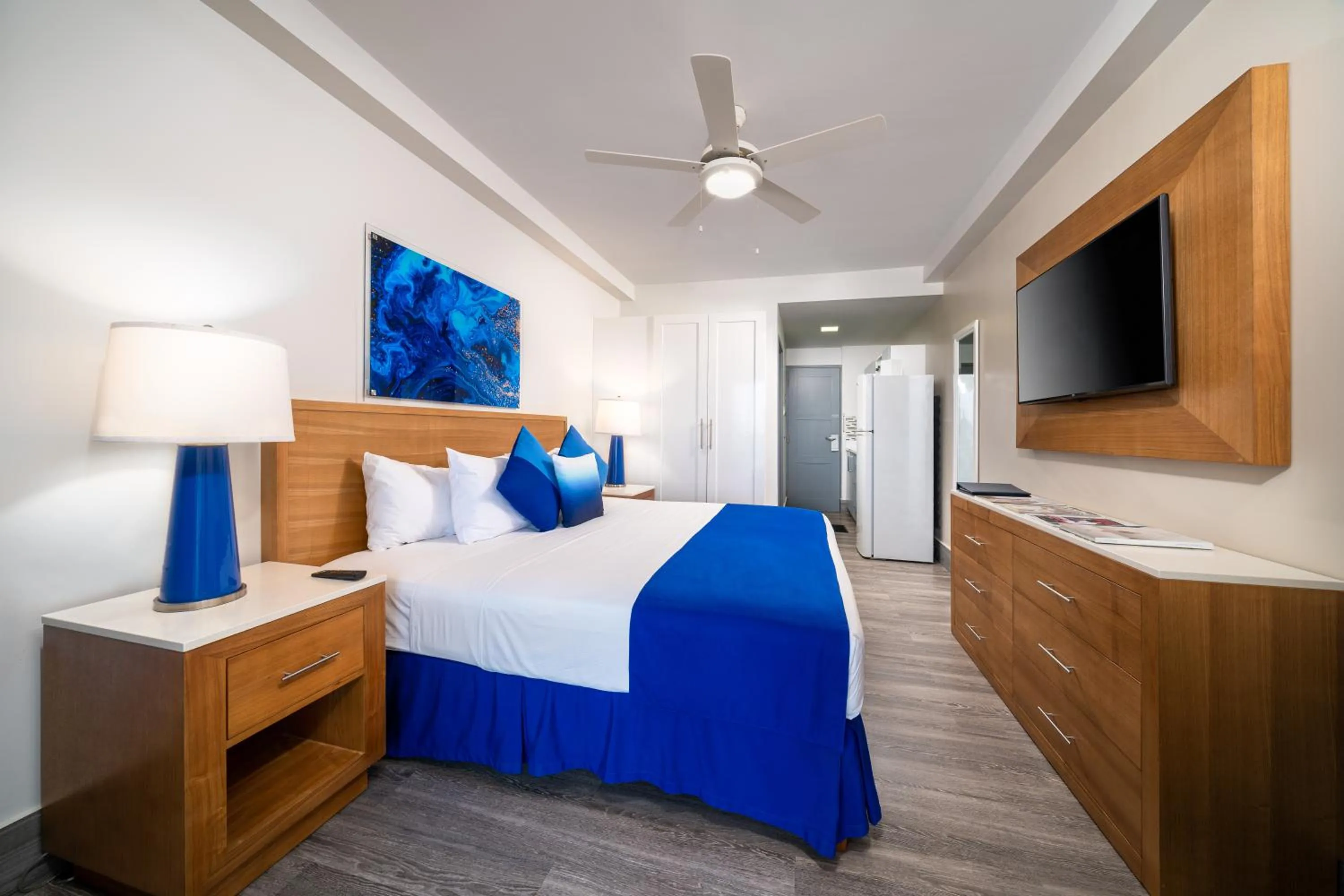 Photo of the whole room, Bed in South Gap Hotel