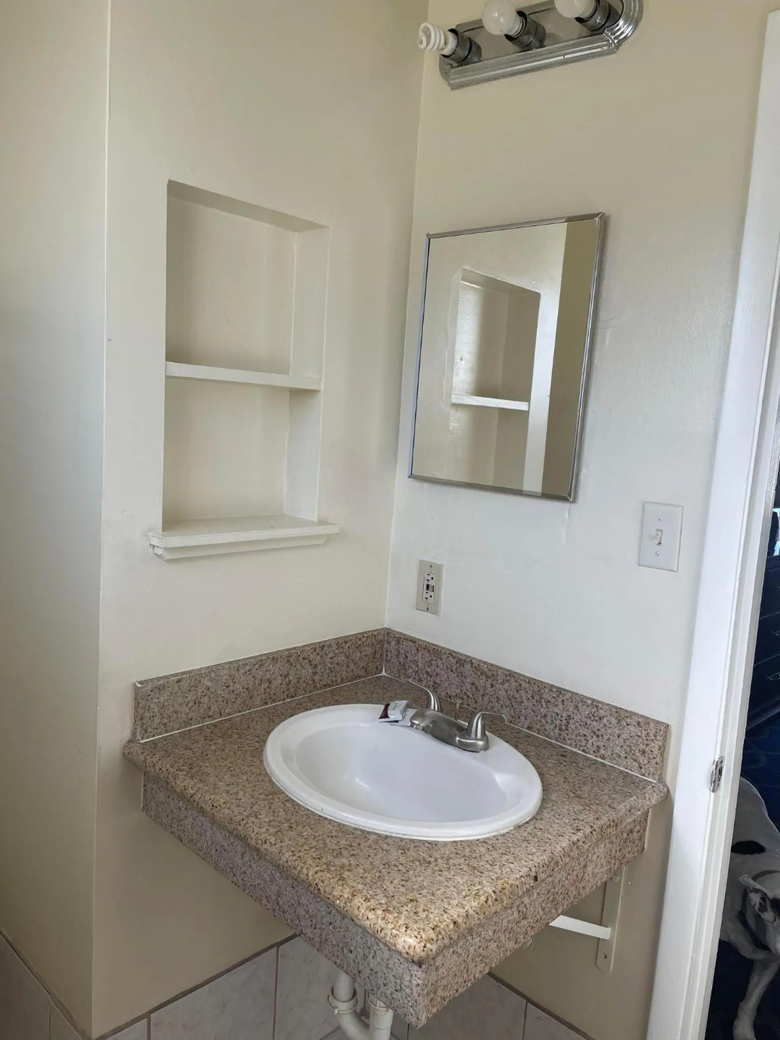 Bathroom in Holiday Motel Oakdale