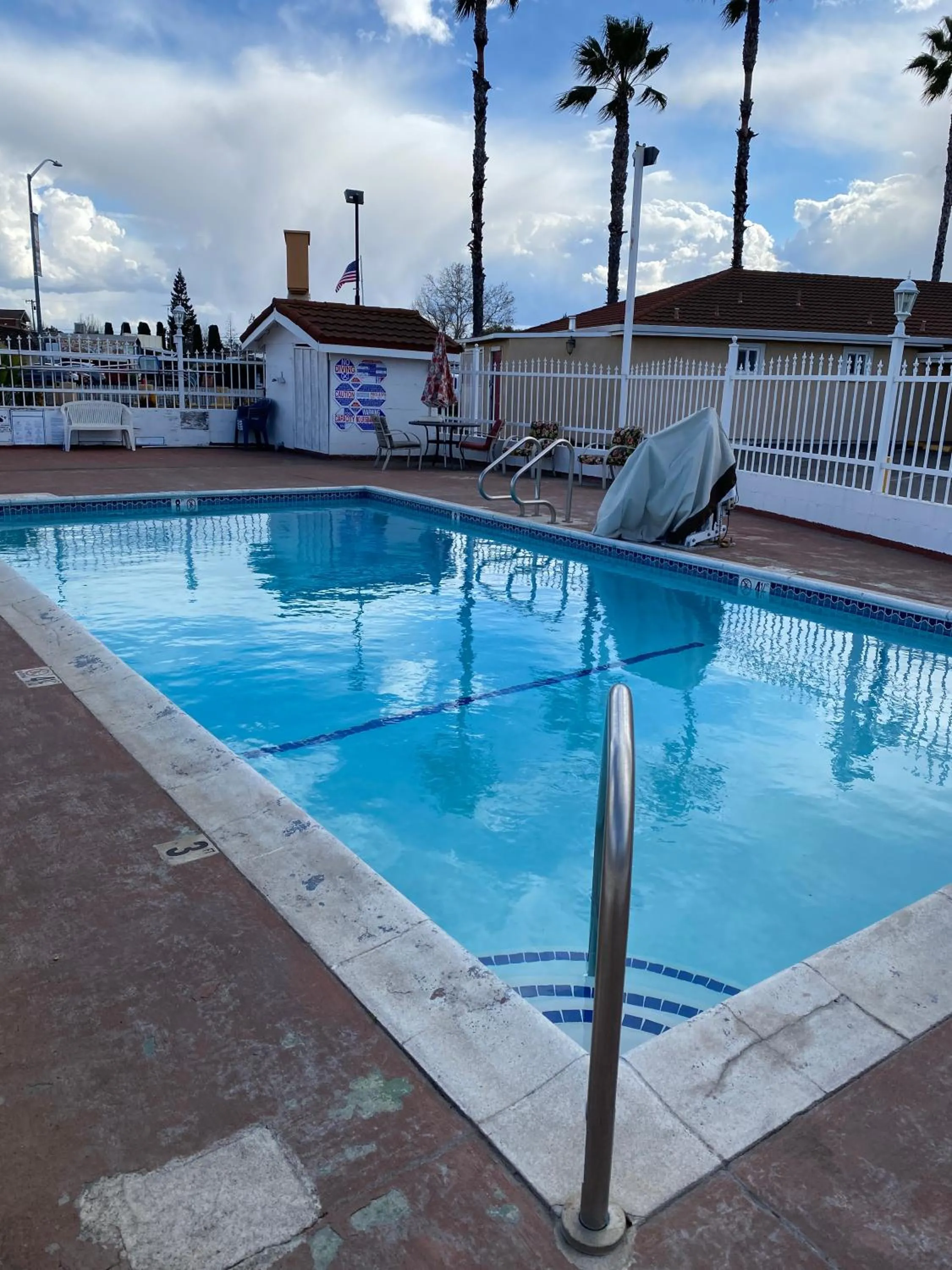 Swimming pool in Holiday Motel Oakdale