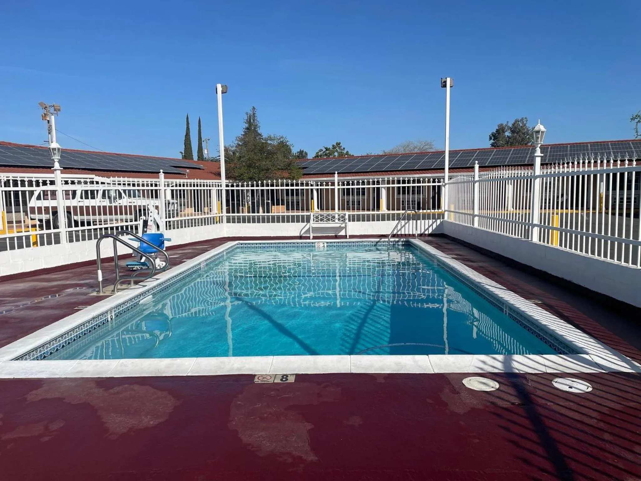 Swimming pool in Holiday Motel Oakdale