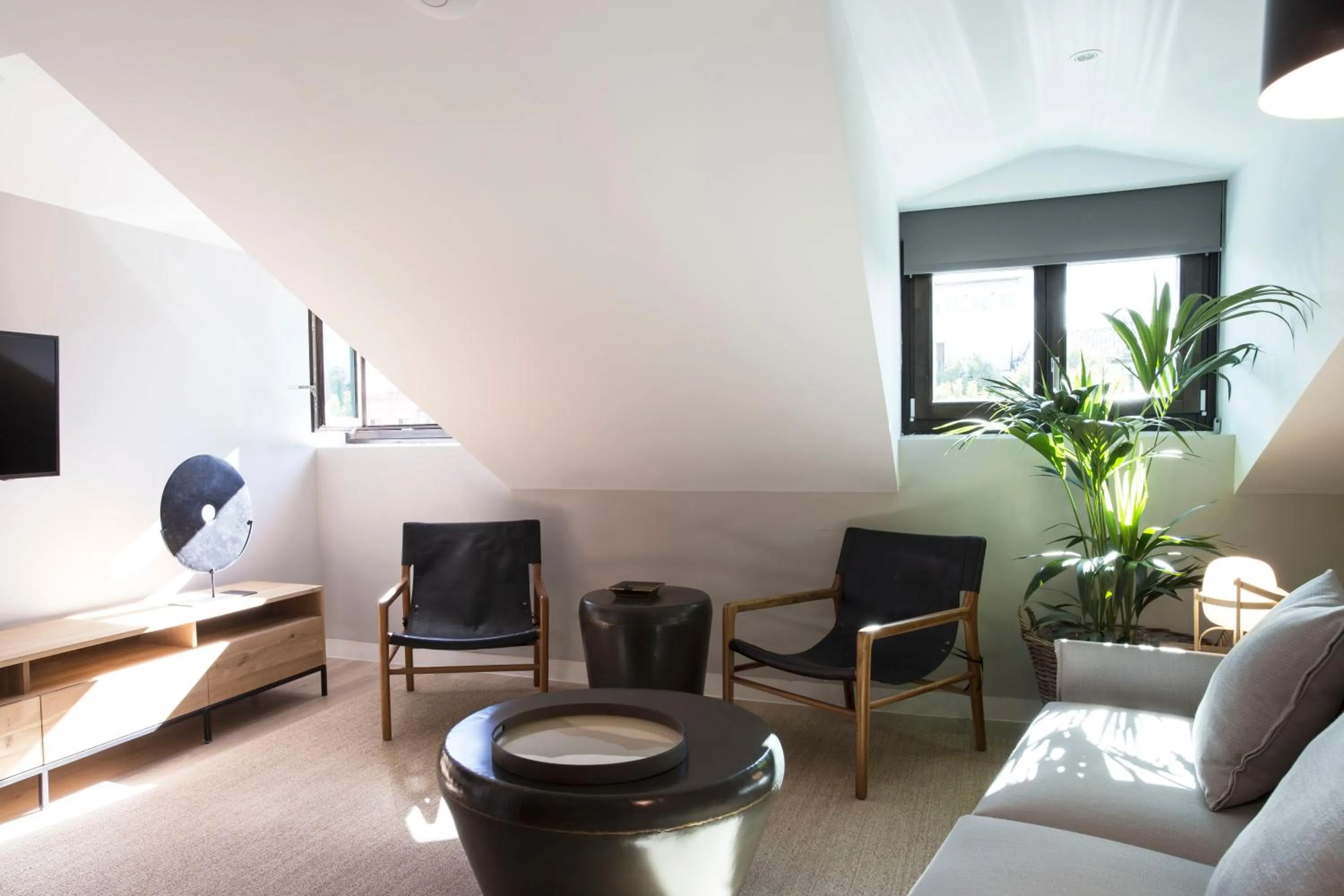 Seating area in U-Sense Madrid Santa Ana