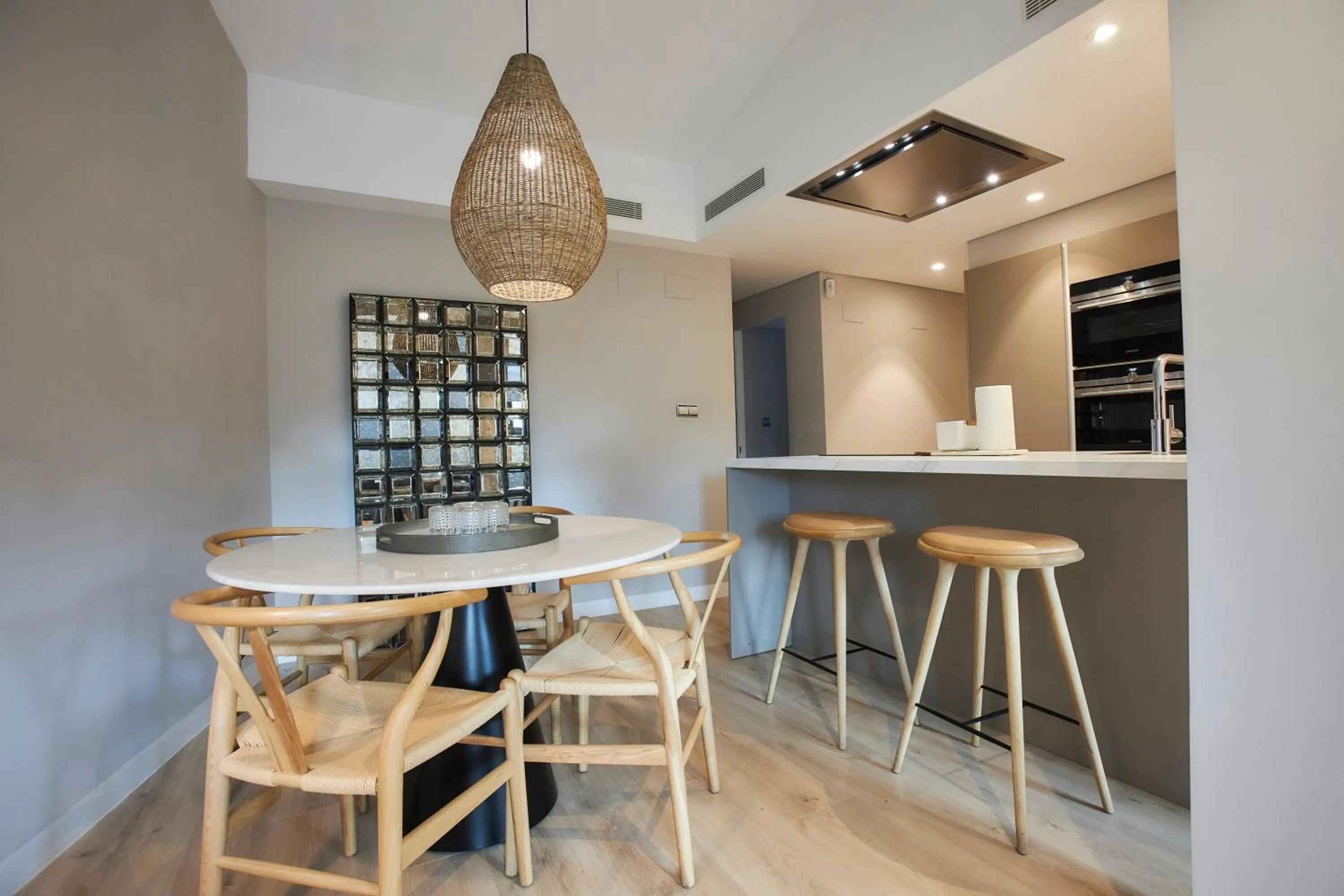 Dining area in U-Sense Madrid Santa Ana