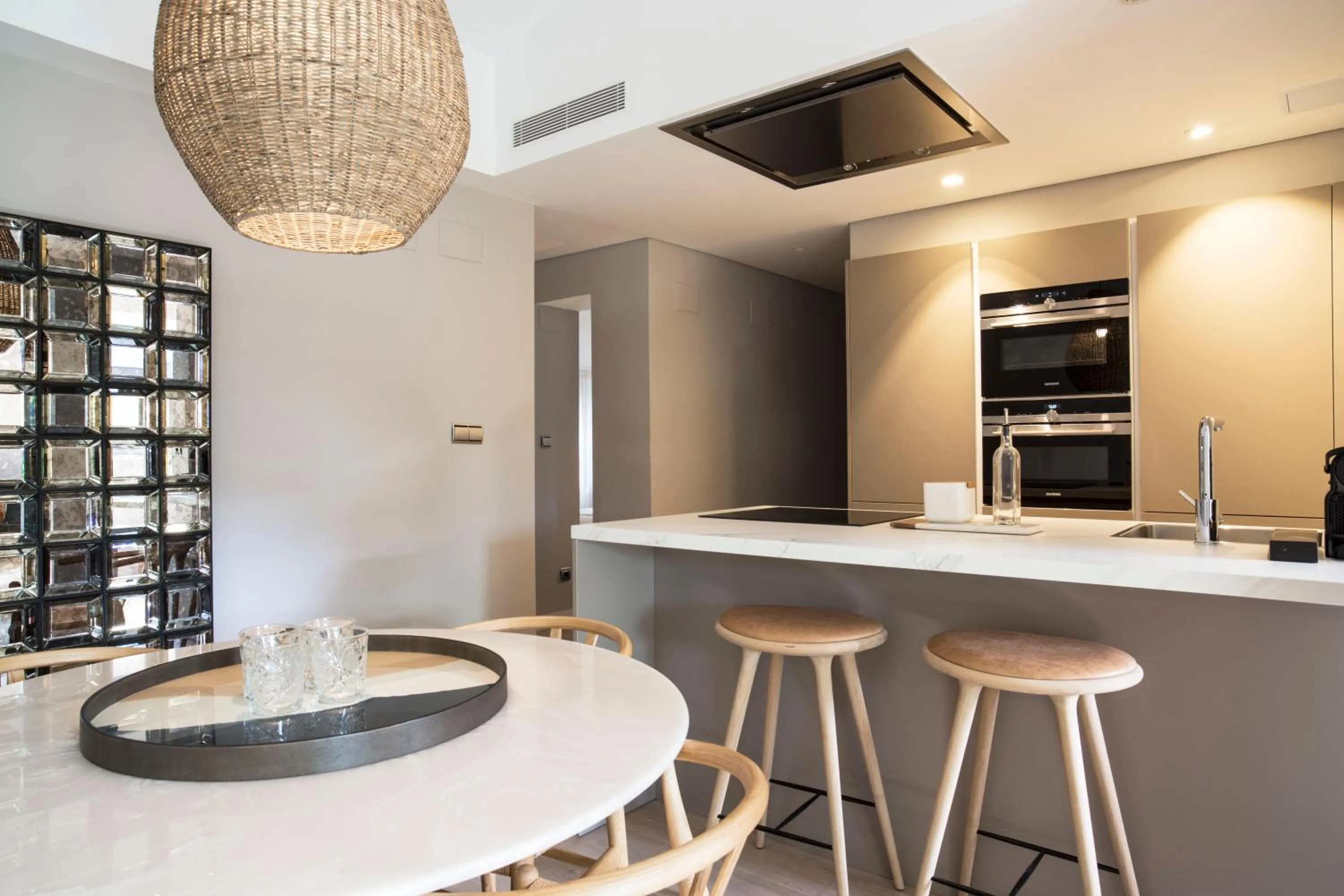 Kitchen or kitchenette in U-Sense Madrid Santa Ana