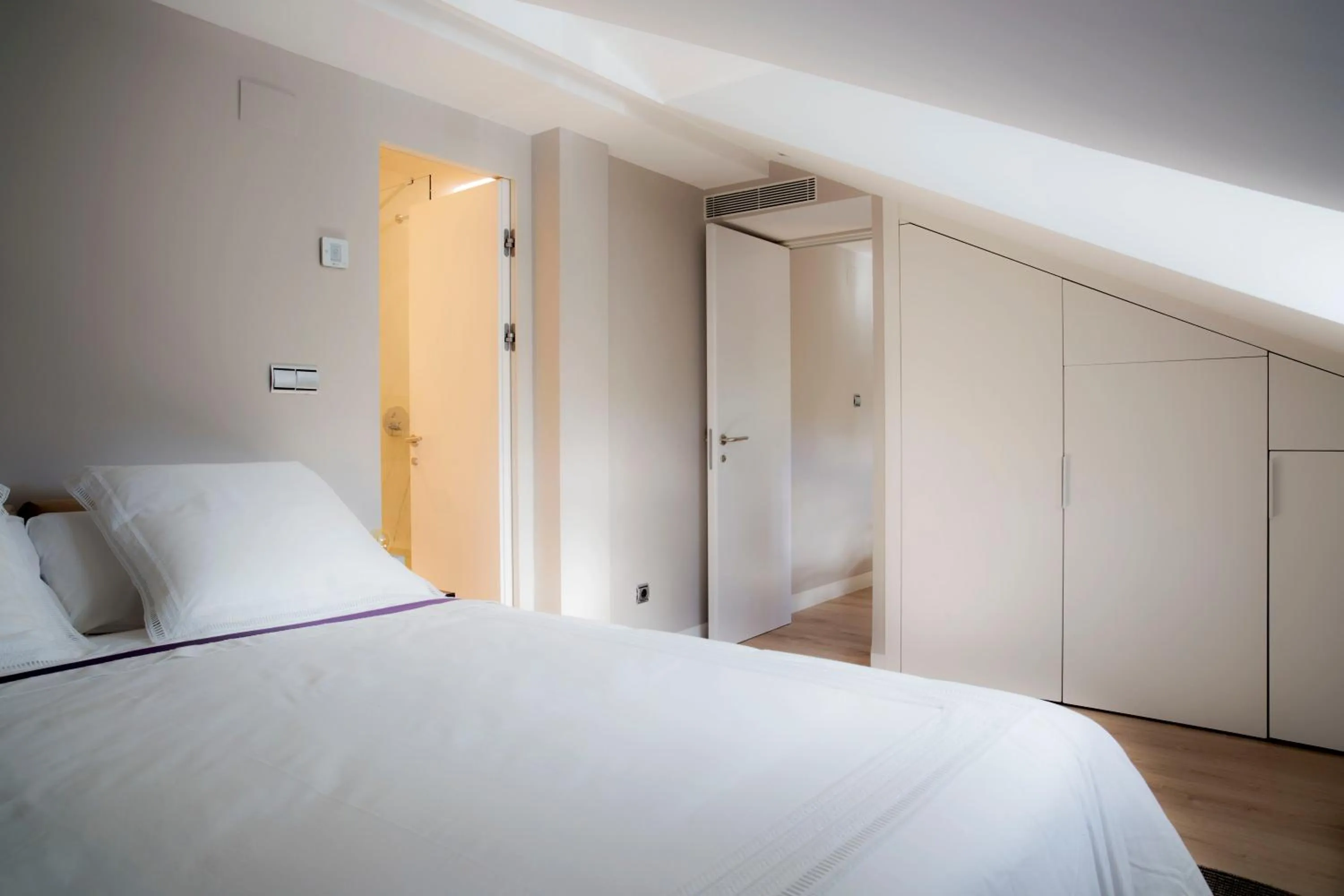 Bed in U-Sense Madrid Santa Ana