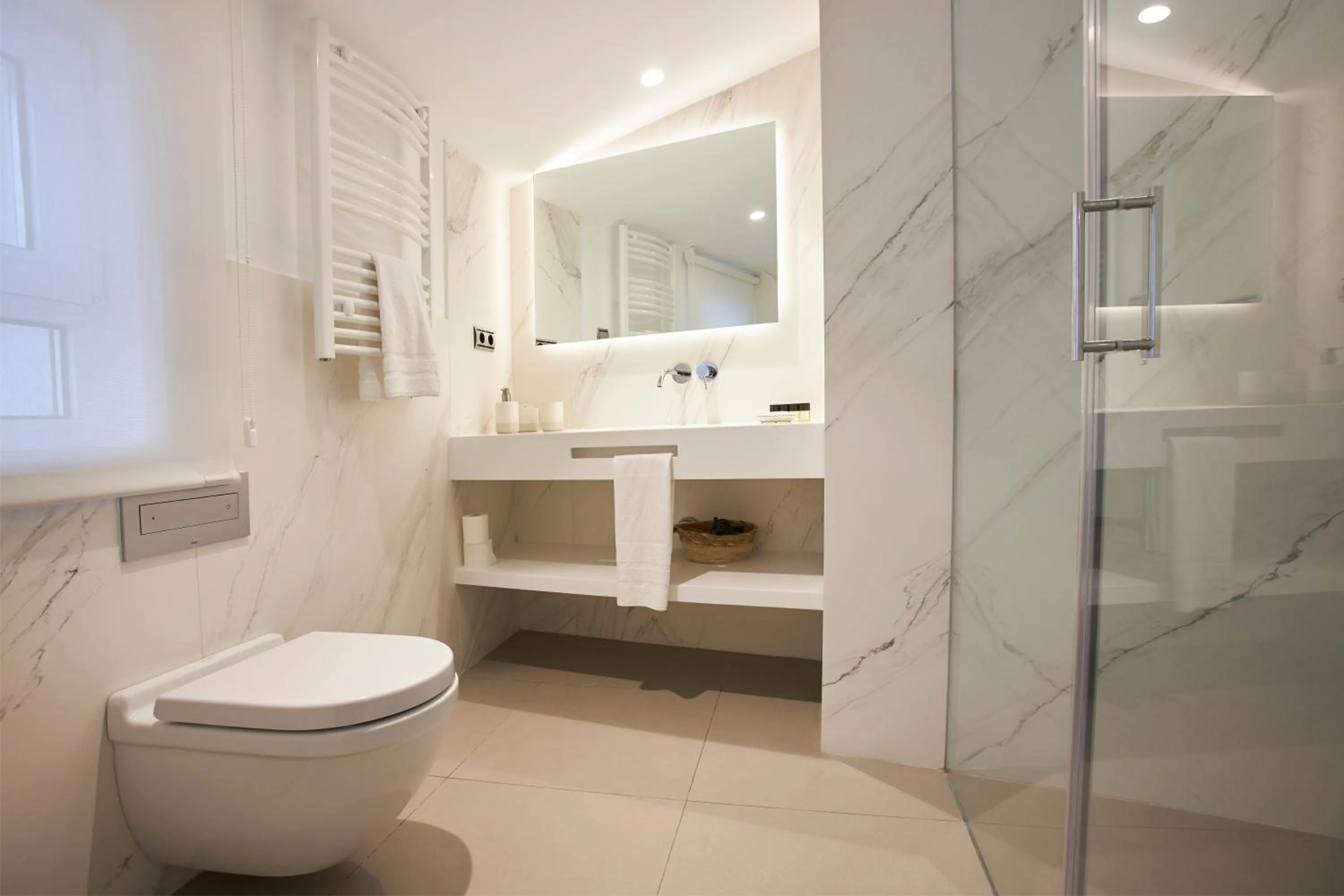 Shower in U-Sense Madrid Santa Ana