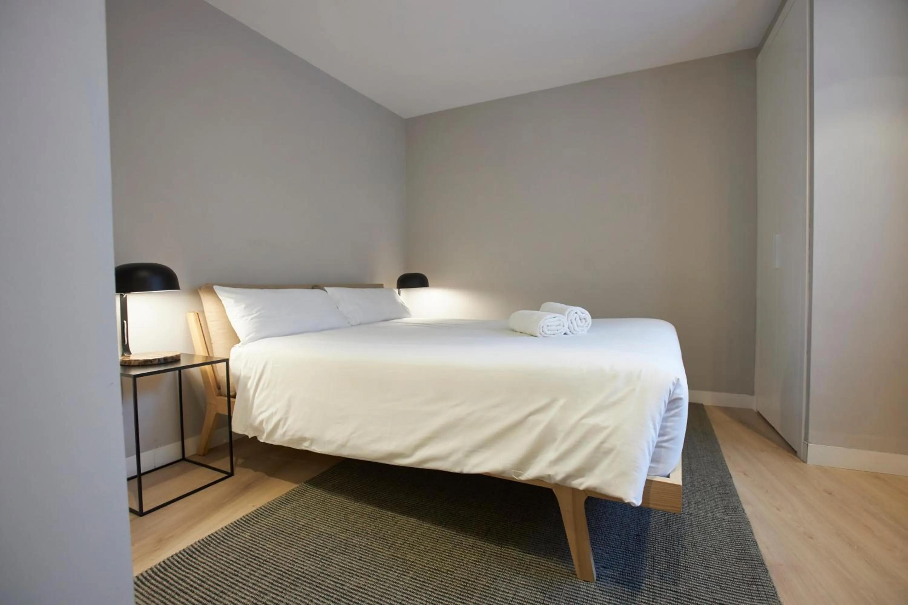 Photo of the whole room, Bed in U-Sense Madrid Santa Ana