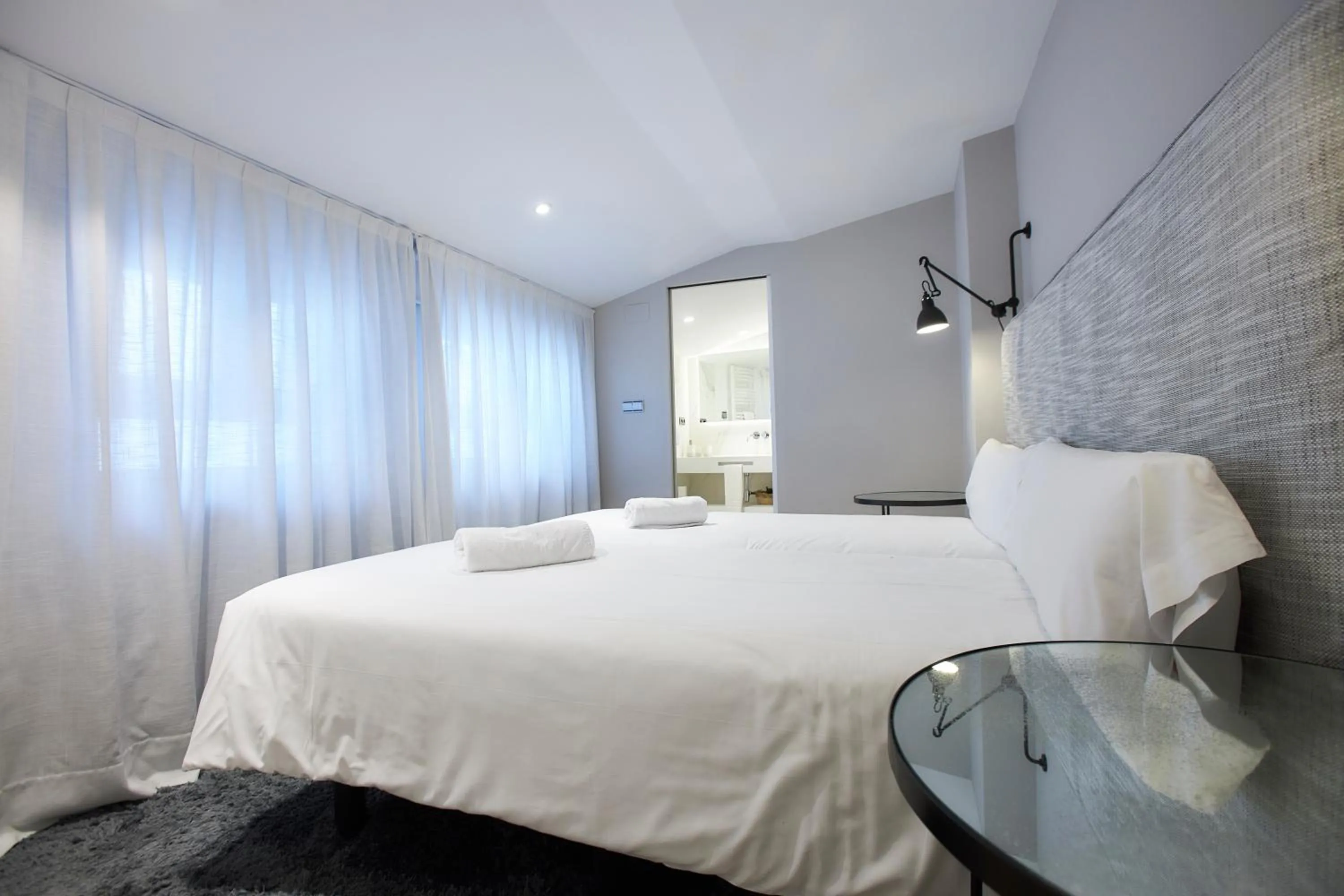 Bed in U-Sense Madrid Santa Ana