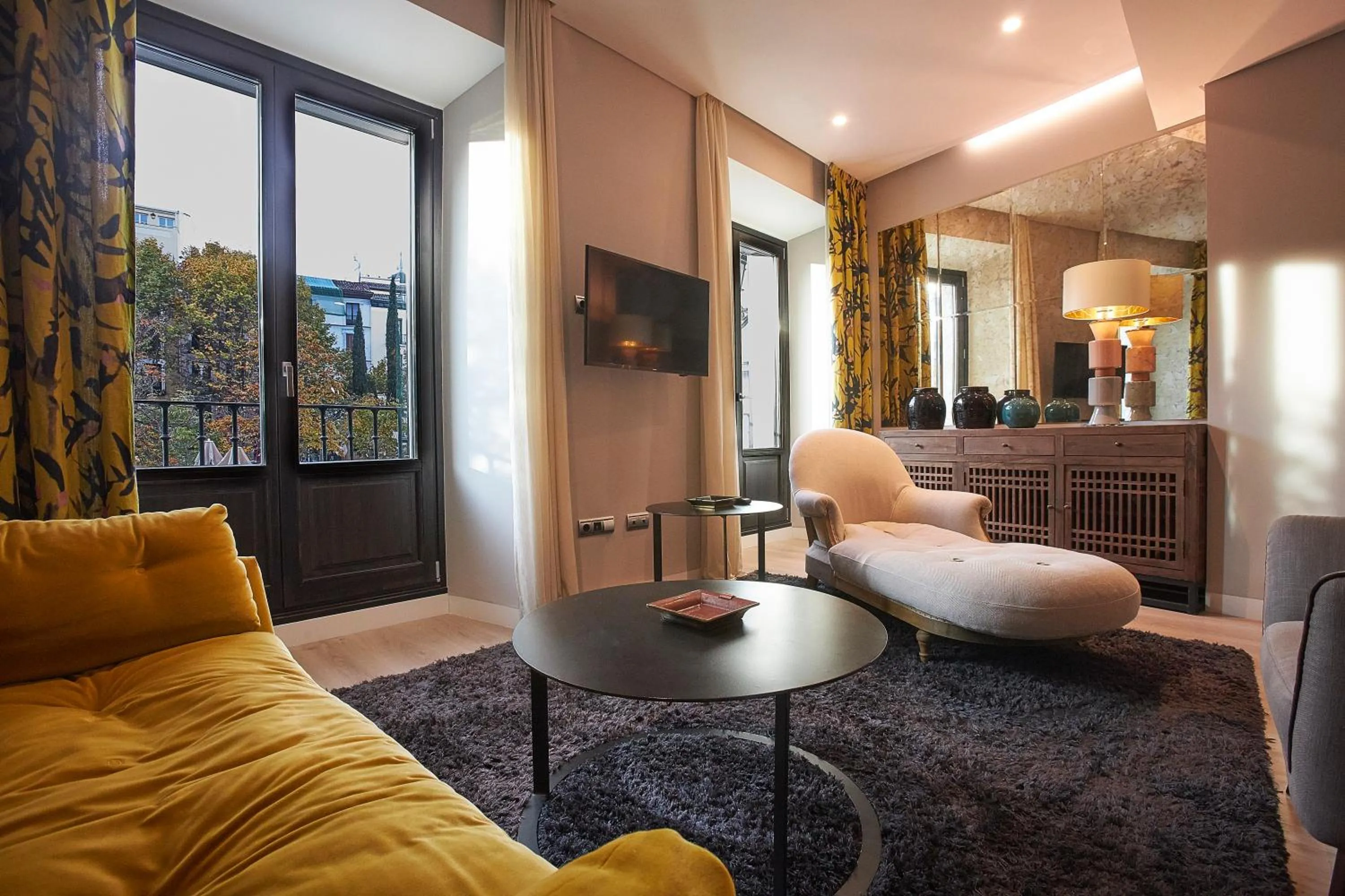 Living room, Bed in U-Sense Madrid Santa Ana